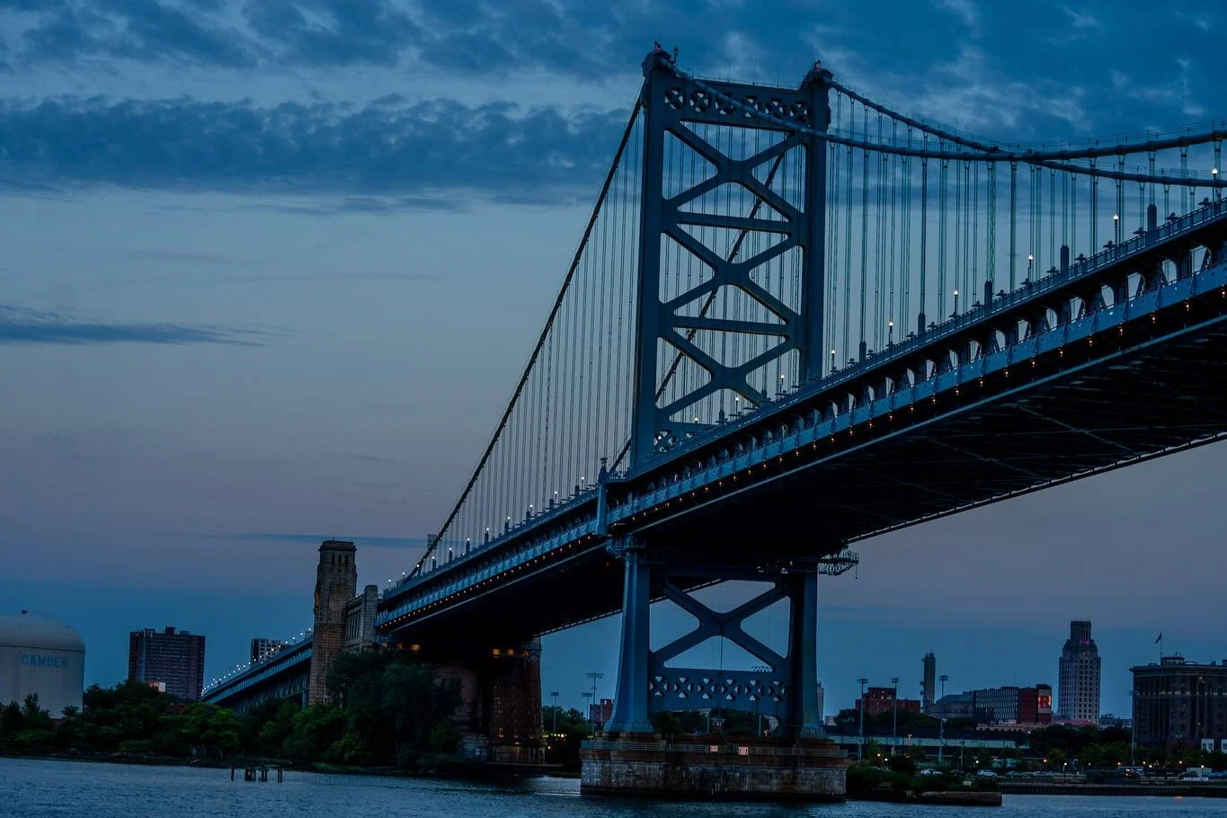 Front row seat to Philly's blue hour 💙
#benfranklinbridge #phillysunset #phillyskyline #phillyviews #sunsetbridge #riverfrontviews #phillylove #phillyphotographer #phillyphotography #cityscapephotography #citysunset #phillylandmarks #sunsetmagic #s