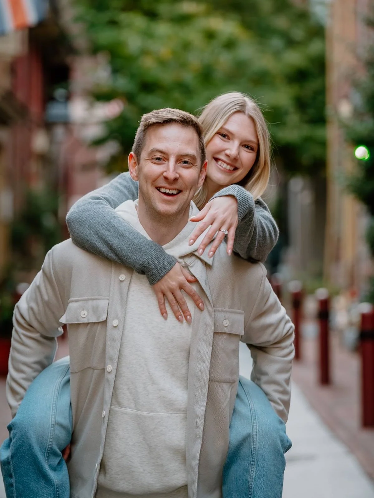 Meet Tyler and Mackenzie and swipe left to see how this perfect proposal unfolded 😍😍

As Tyler and Makenzie walked down Elfreth's Alley, I stopped them, told them I was a street photographer, and asked if I could take a picture. Makenzie said &quot