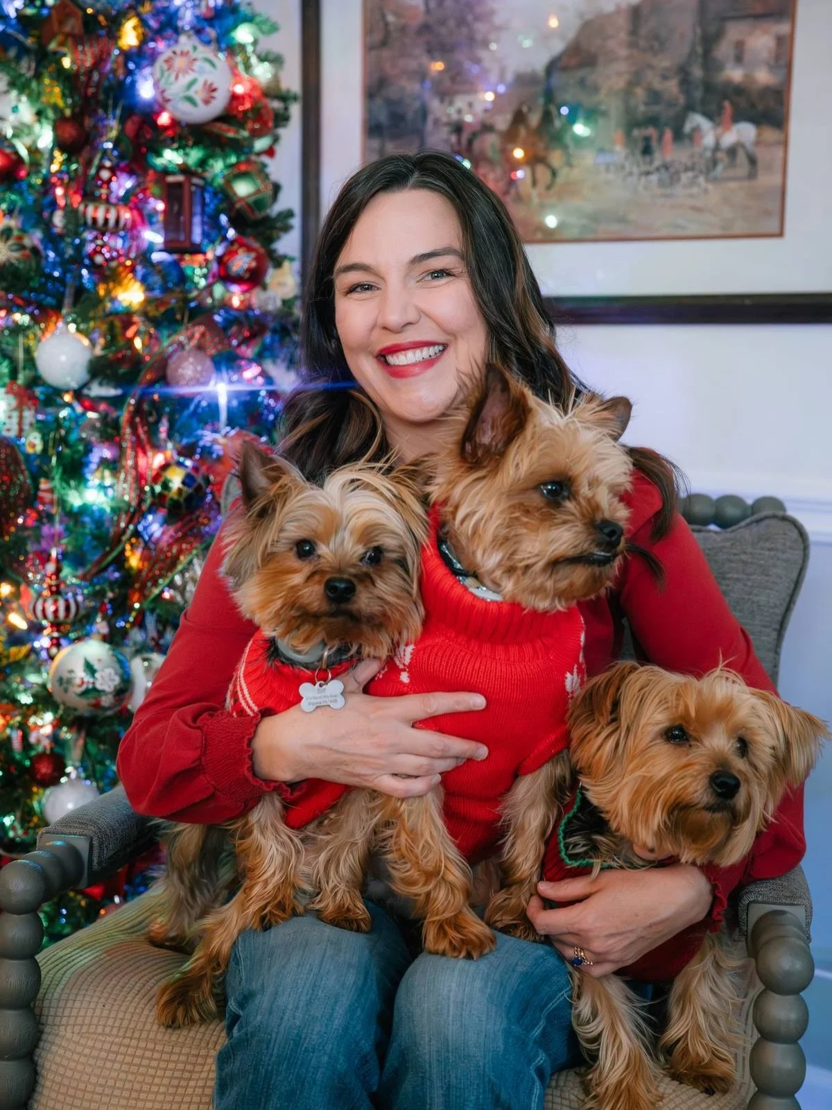 Nicole and John have a home filled with puppy love!🐶🐶🐶&hearts;️

#holidayphotos #christmasminis #phillyphotographer #familyphotography #capturethemoment