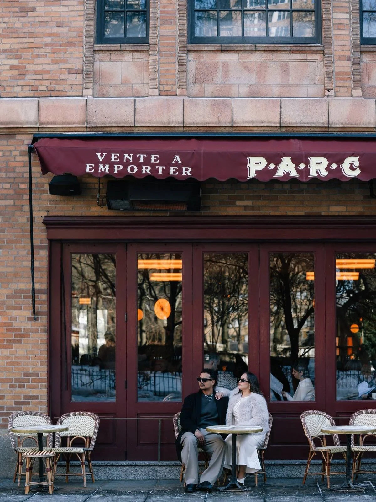 They extended their session to 90 minutes and let me just say&hellip; that extra time makes all the difference. ⏳✨
We weren&rsquo;t rushed. We walked. We paused. We let the city unfold around us.

Sometimes the best photos happen in the in-between.

