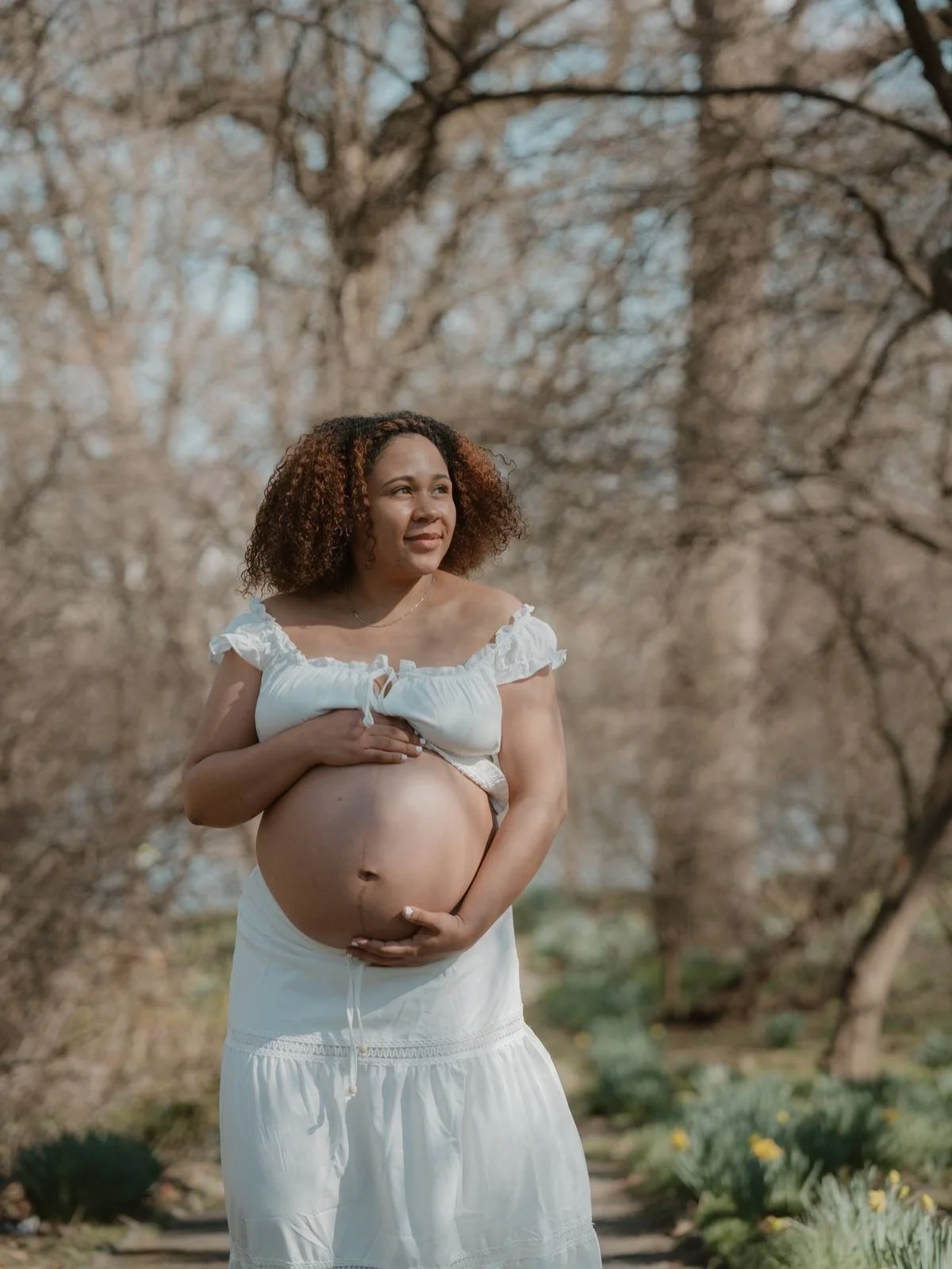Earthy tones, spring light, and a whole lot of love.🫶🏾

#maternityphotoshoot #maternityphotographer #portraitphotographer #phillyphotographer #pregnancyglow