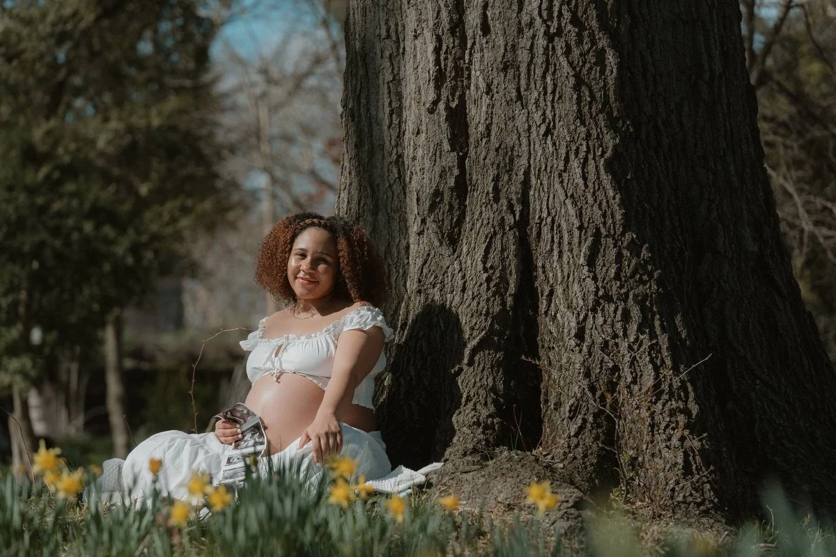 Obsessed with this intimate maternity session at Bartram&rsquo;s Garden &hearts;️

#maternityphotoshoot #maternityphotographer #portraitphotographer #phillyphotographer #pregnancyglow