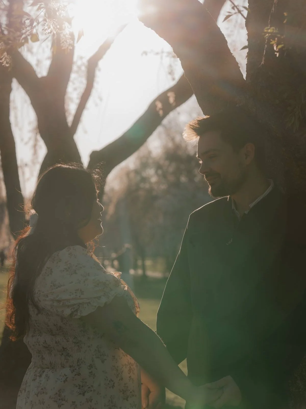 A quiet little world made just for the two of them.✨

#engagementphotos #justengaged #couplesession #goldenhourphotos #philadelphiaphotographer