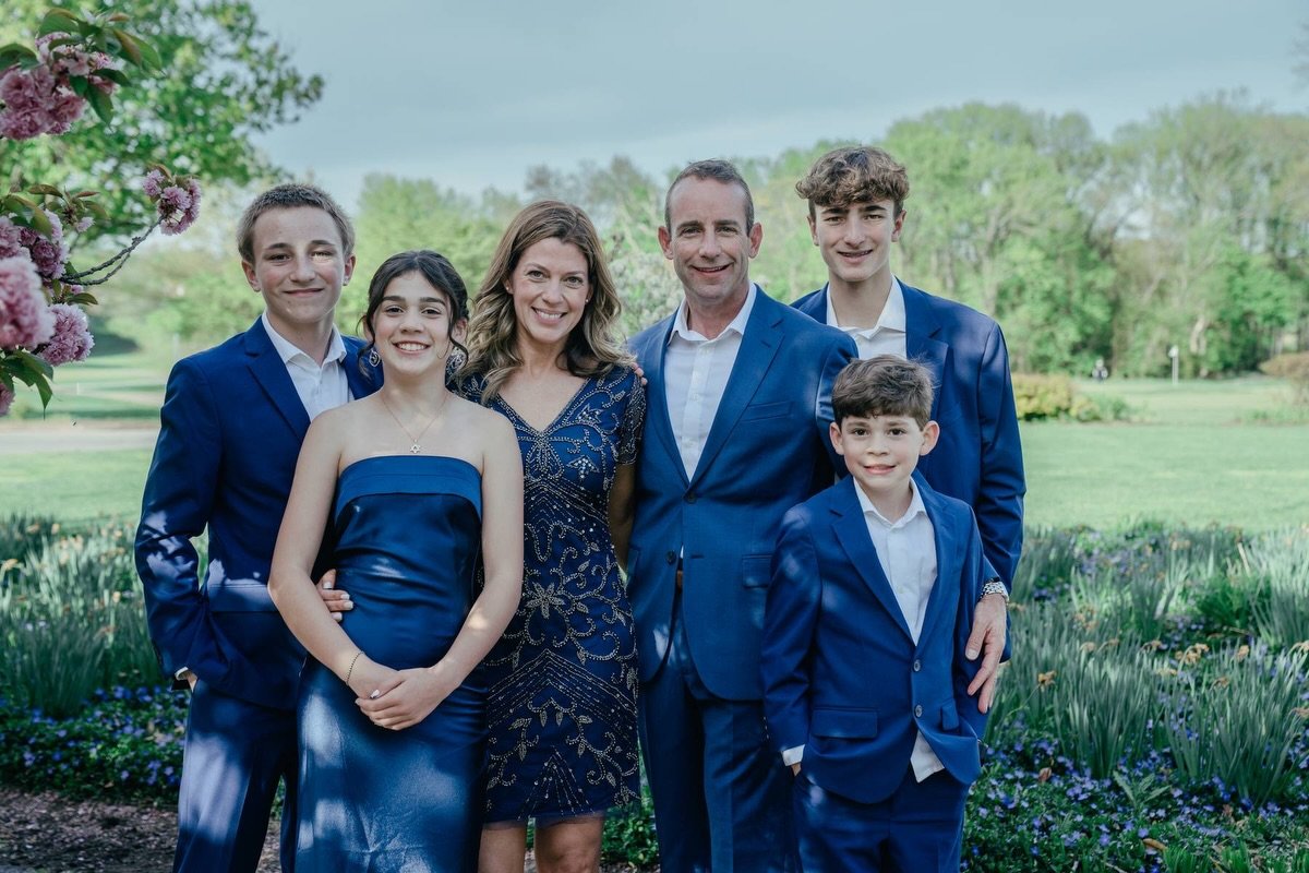 A beautiful celebration marking such a meaningful milestone.
This bat mitzvah was the perfect mix of tradition, family, joy, and a whole lot of fun on the dance floor.

#BatMitzvah
#MitzvahParty
#EventPhotography
#PhiladelphiaEventPhotographer
#celeb