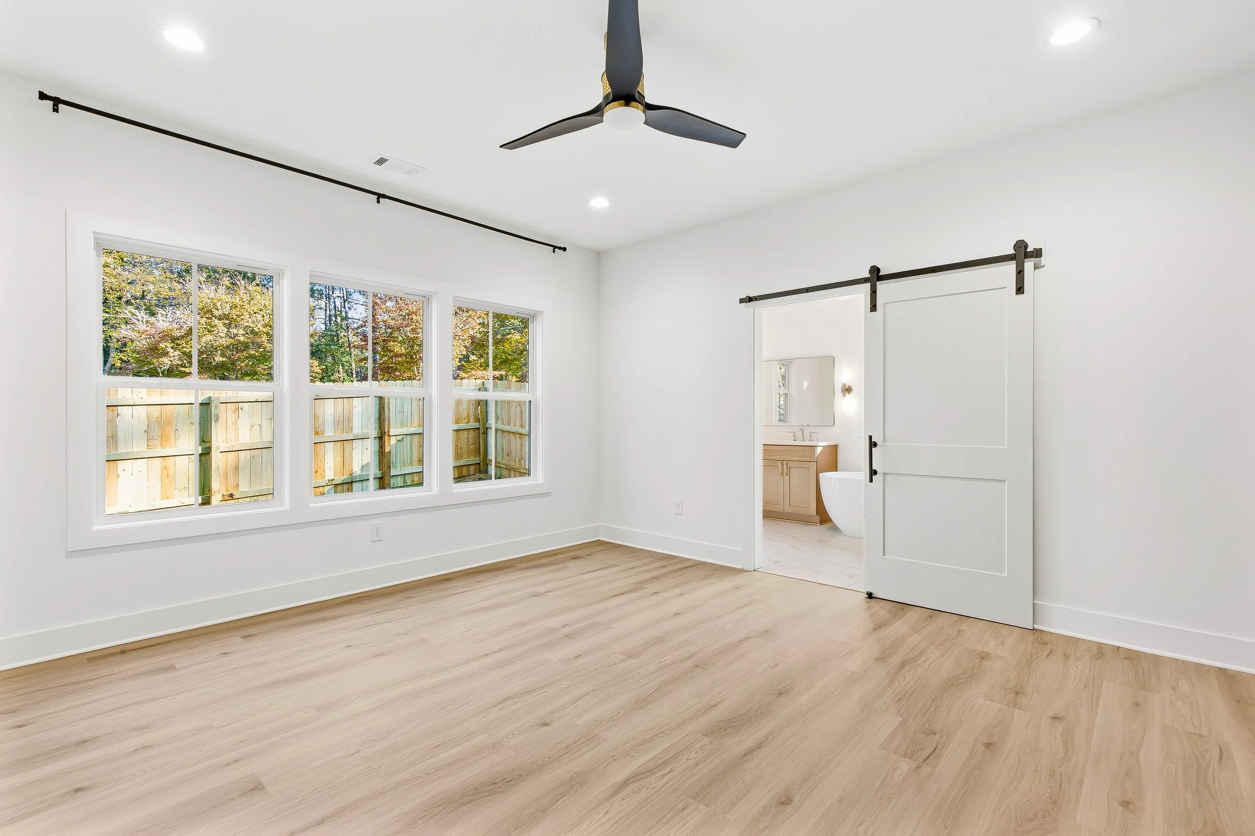 4711 Hill St - High Res-14.jpg