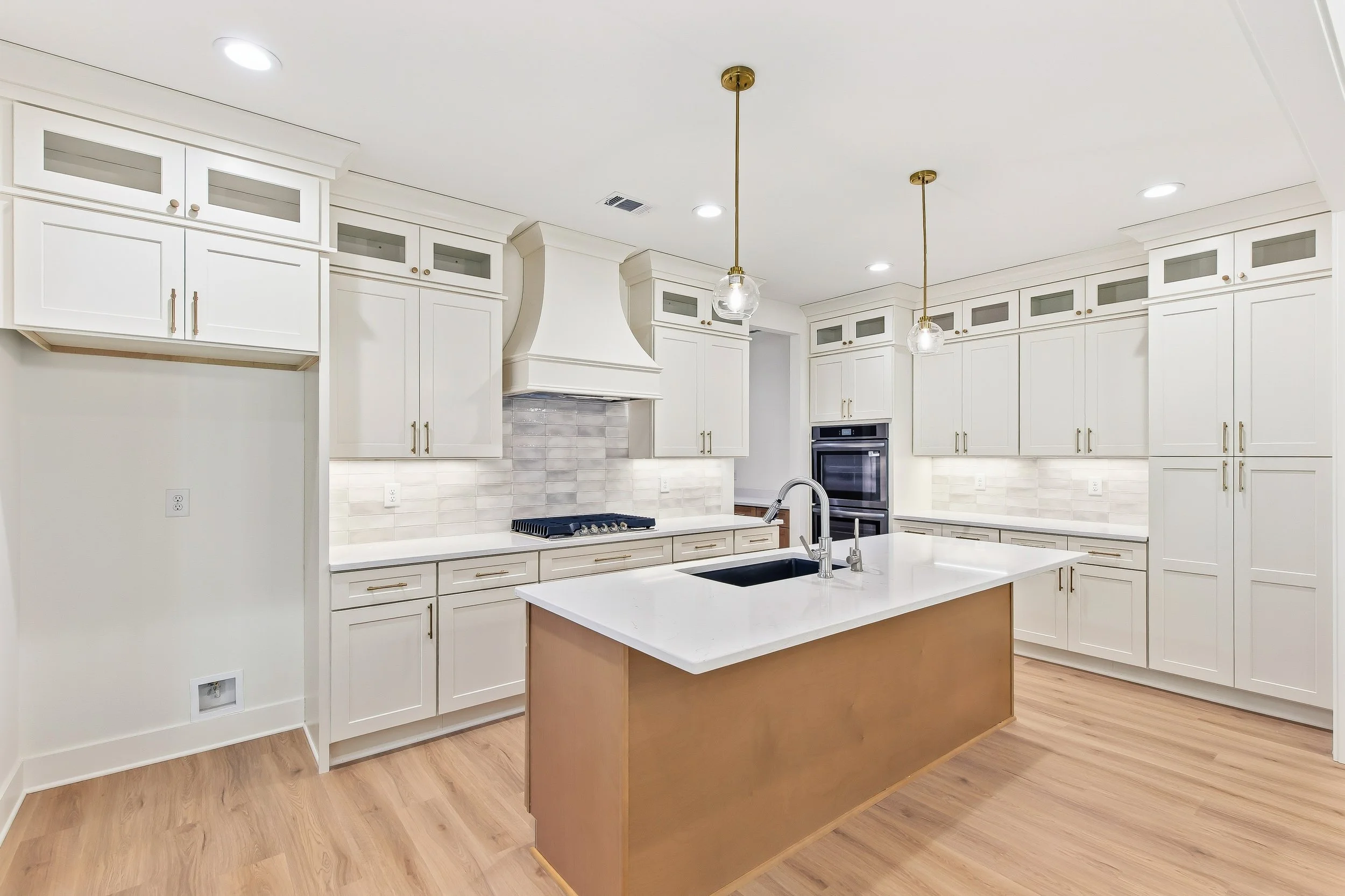 4711 Hill St - High Res-32.jpg