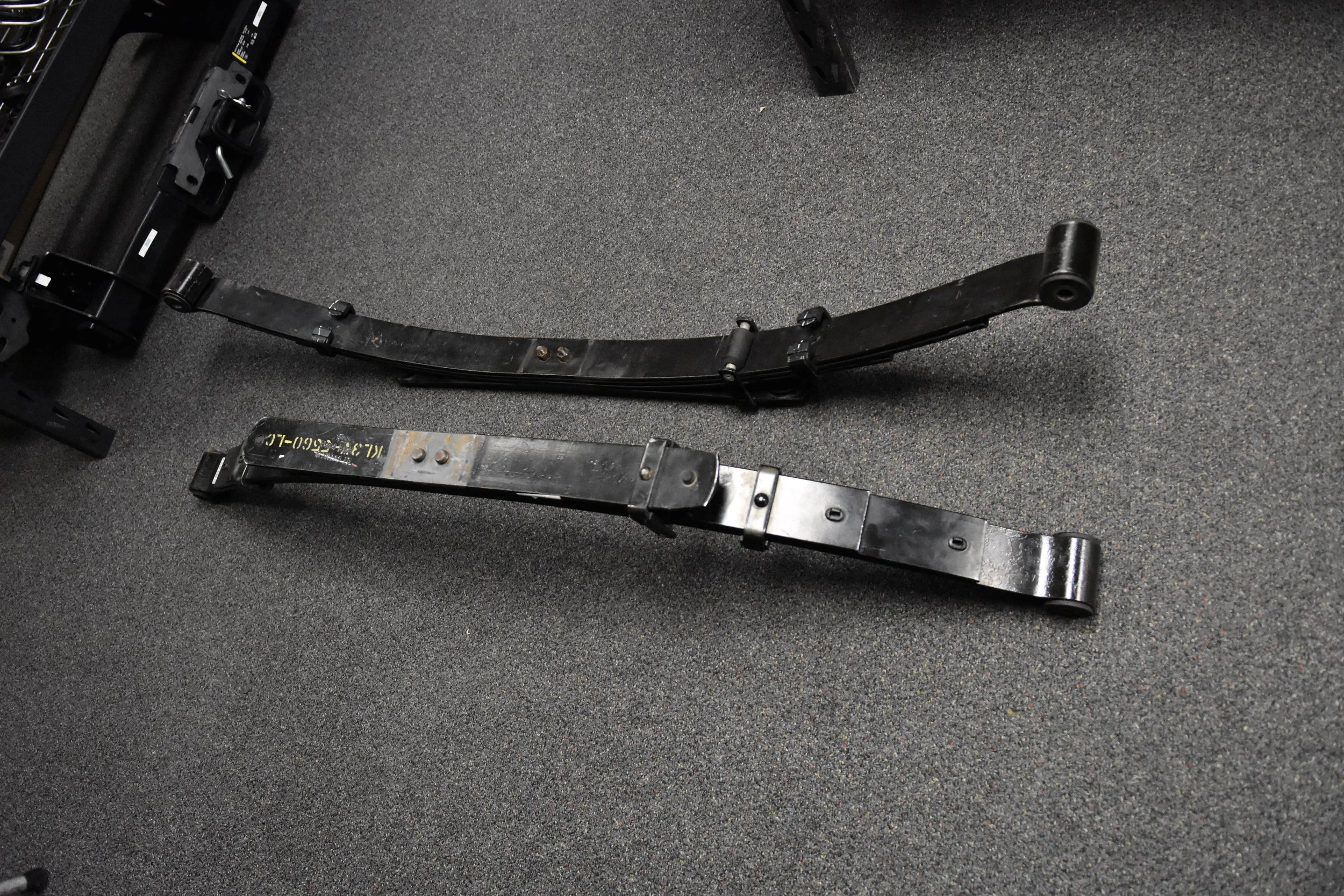 OEM rear leaf spring set for 2018 Ford Raptor – new take-off