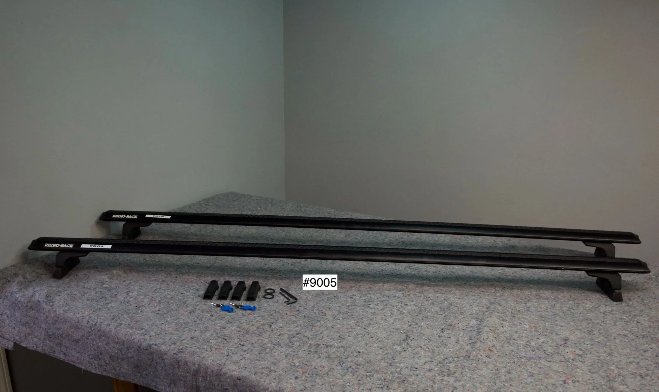 Display model Rhino-Rack Vortex Bar 1800 kit – minor showroom wear, shown with all parts included