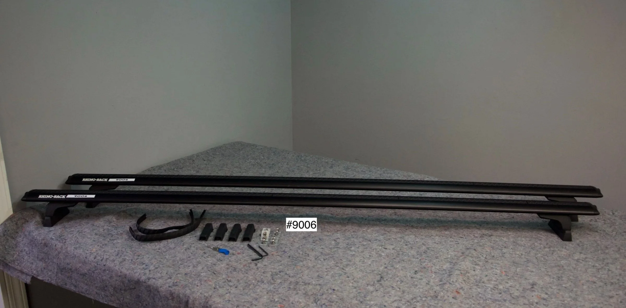 Display model Rhino-Rack Vortex Bar 1800 kit – minor showroom wear, shown with all parts included