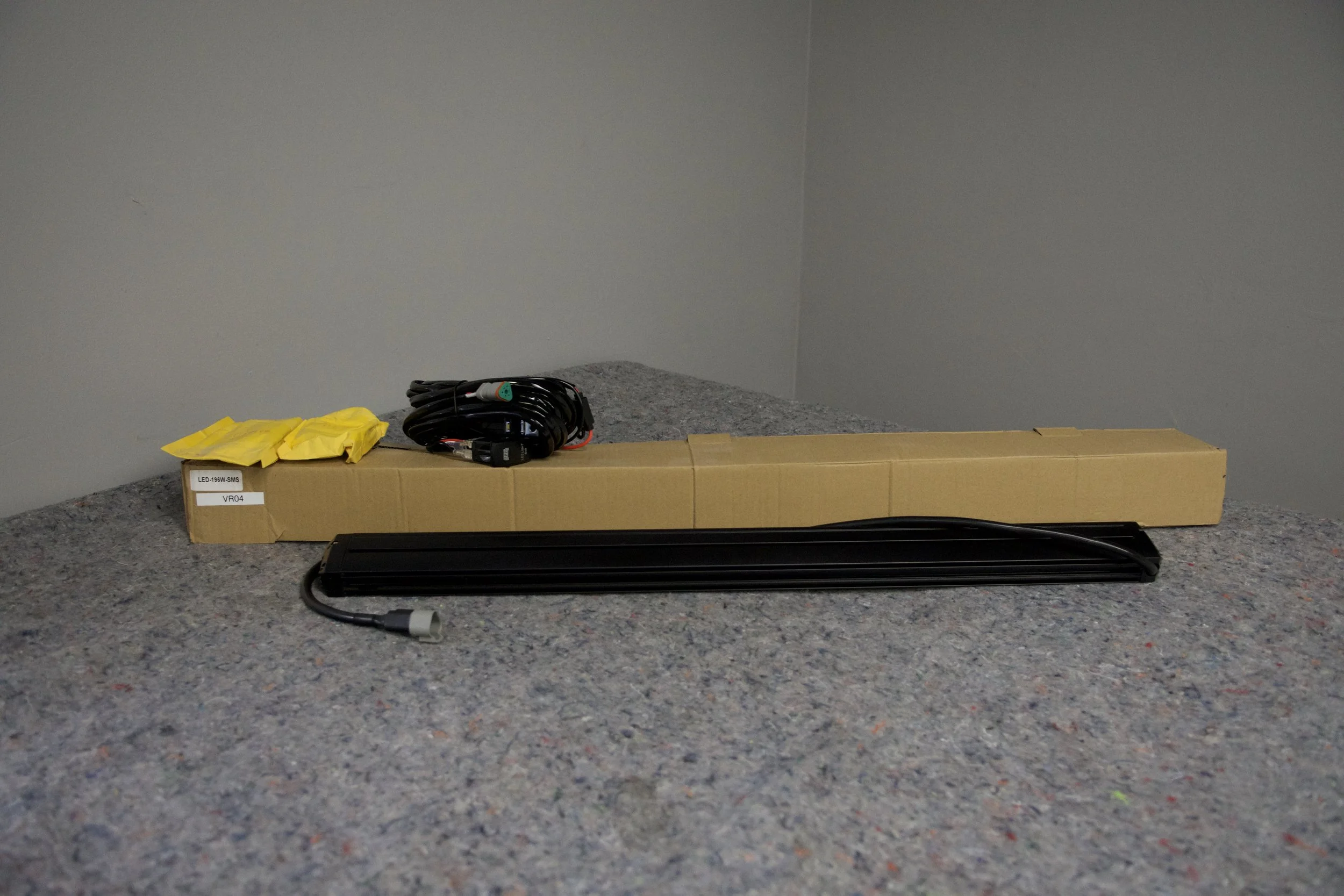 32 inch LED light bar with mounting brackets