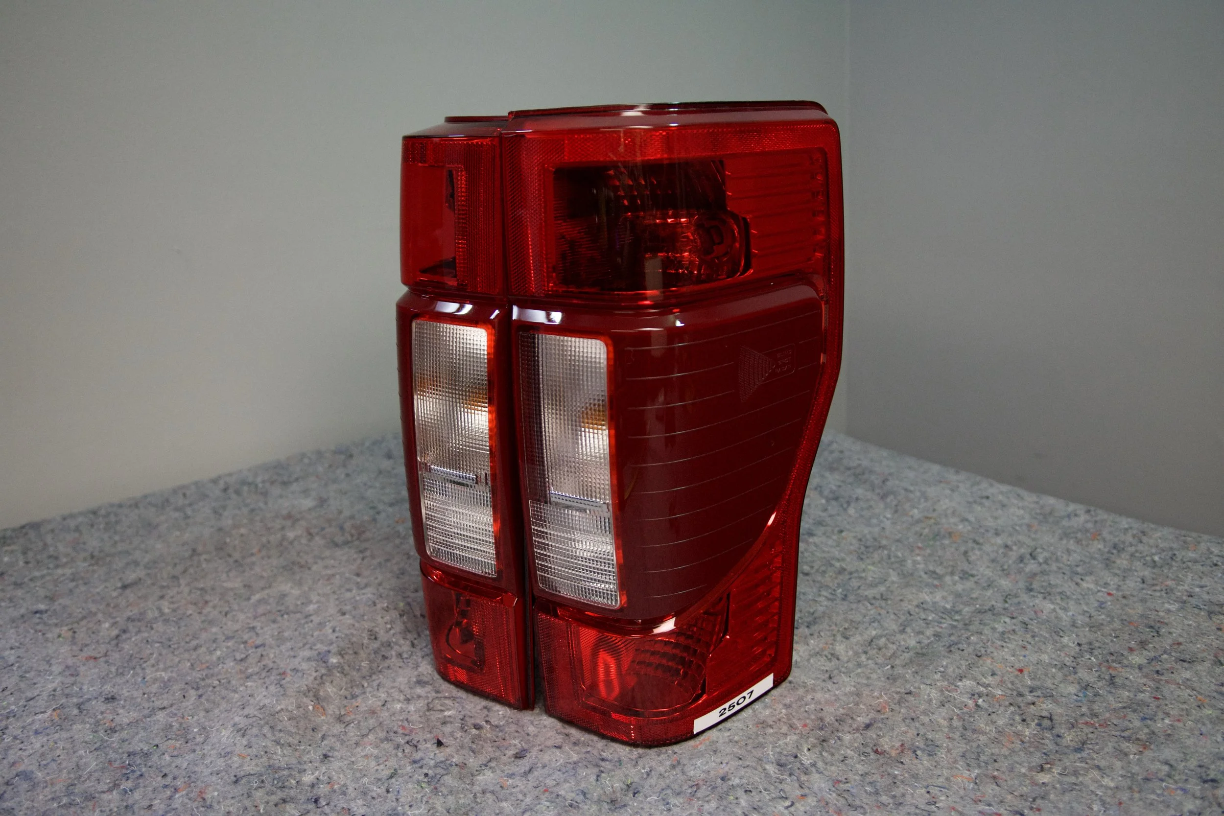 OEM tail light with Integrated BLIS and halogen bulb – SuperBronco ID 2507