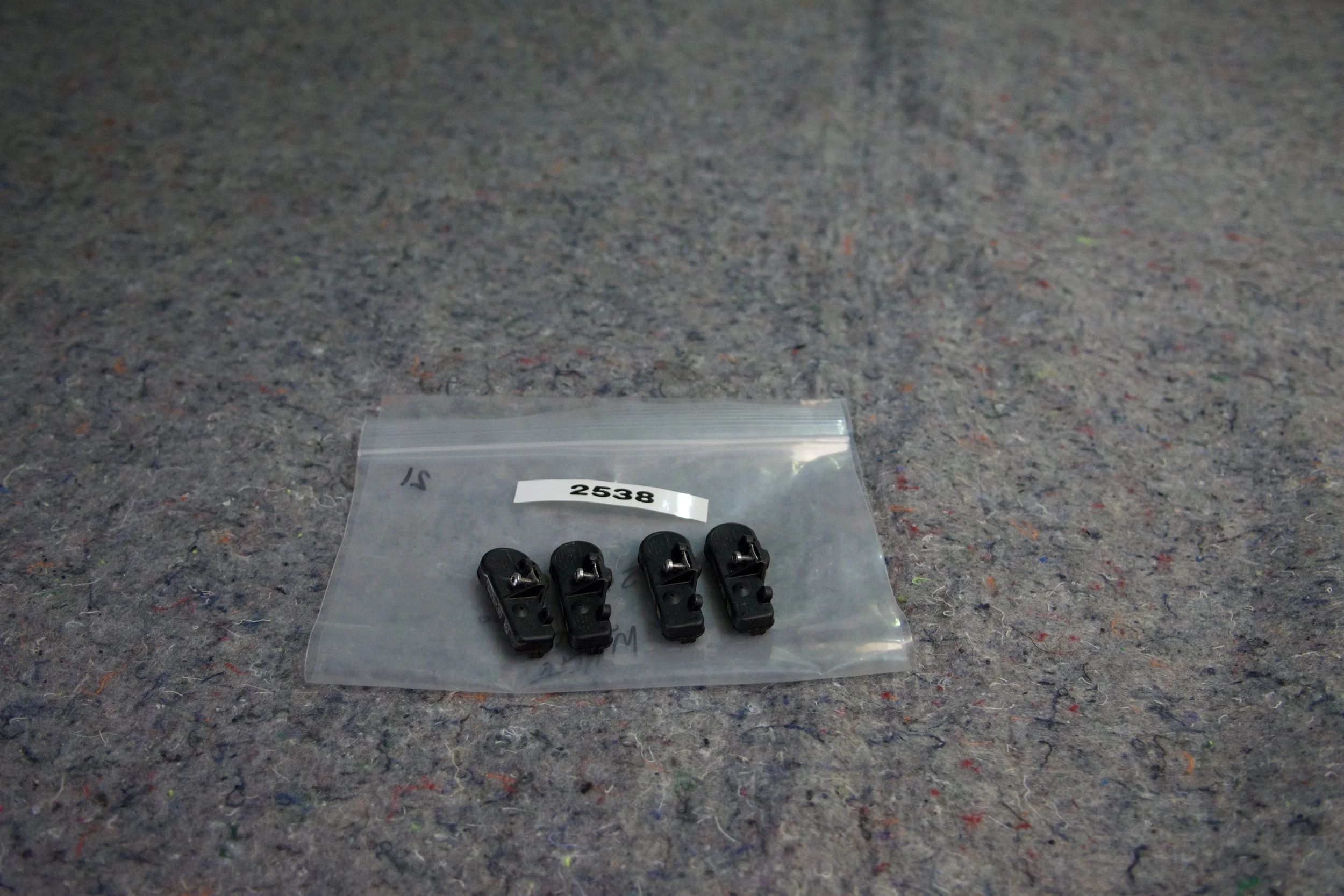 2021 Ford Super Duty F250/F350 TPMS monitors set, OEM-style tire pressure sensors.