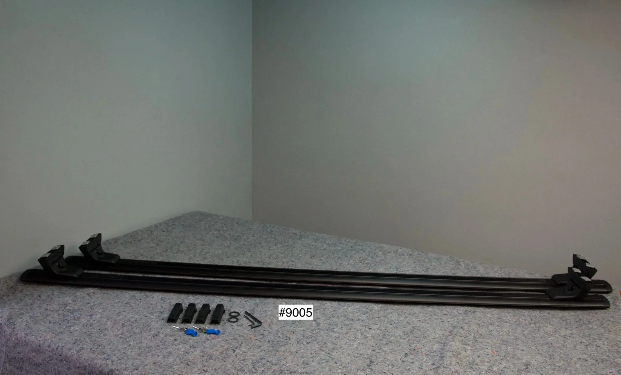 Display model Rhino-Rack Vortex Bar 1800 kit – minor showroom wear, shown with all parts included