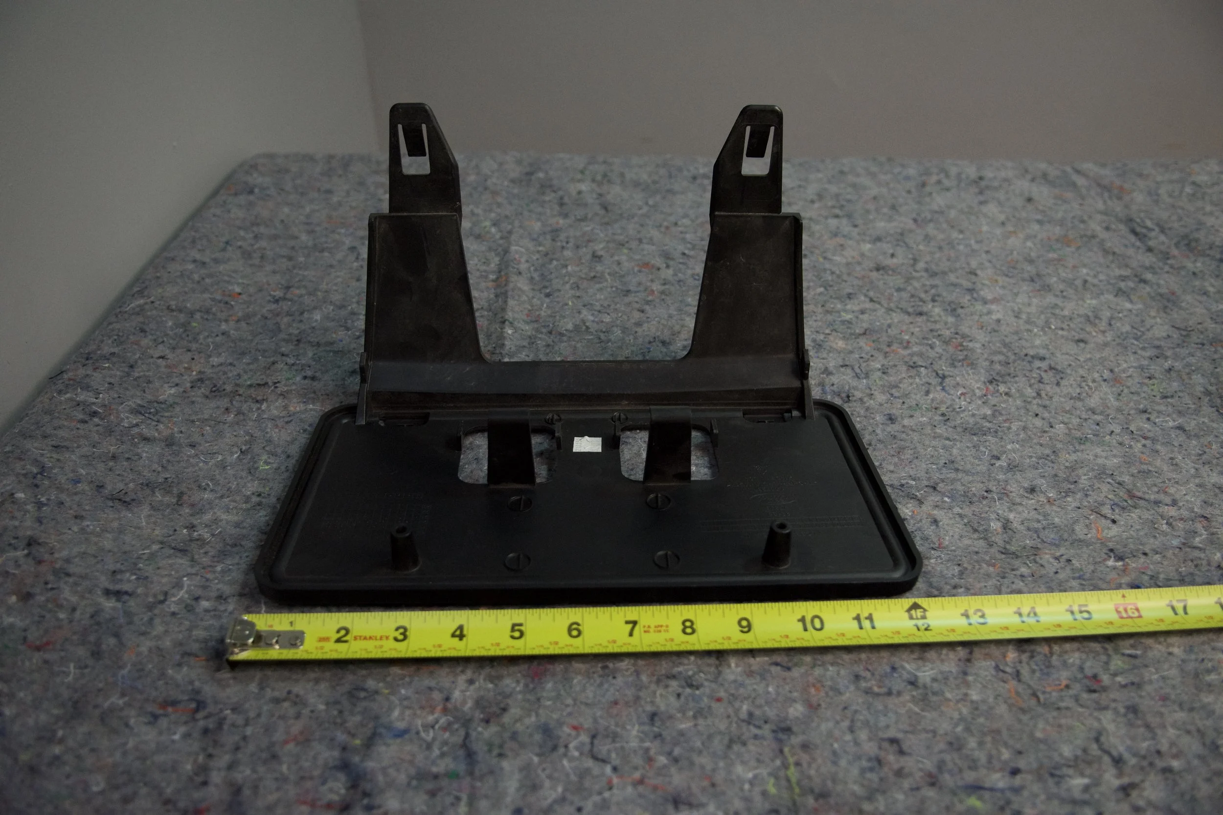 OEM-Style Ford License Plate Holder – Durable Black Plastic Replacement (#2531)