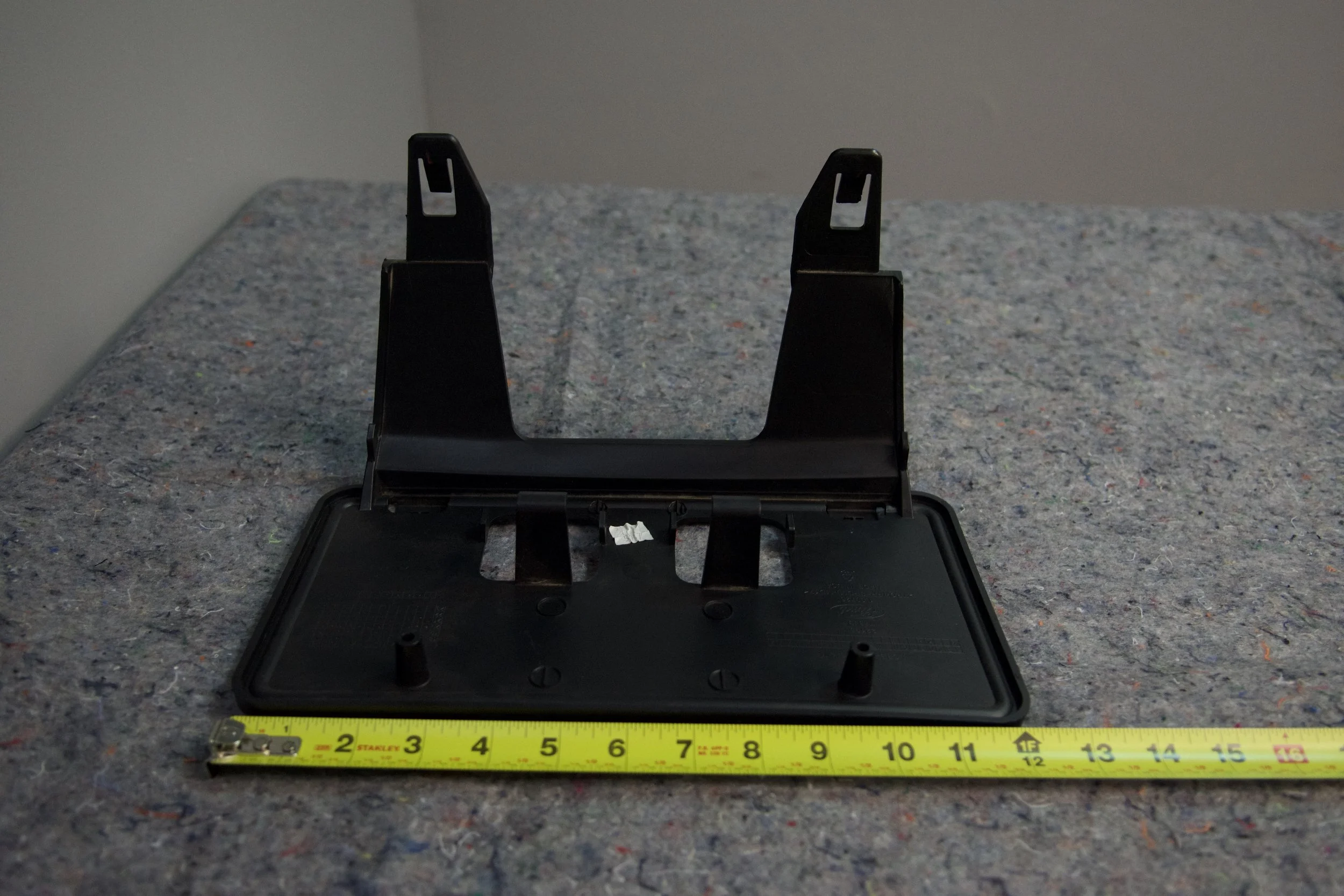 OEM-Style Ford License Plate Holder – Durable Black Plastic Replacement (#2532)