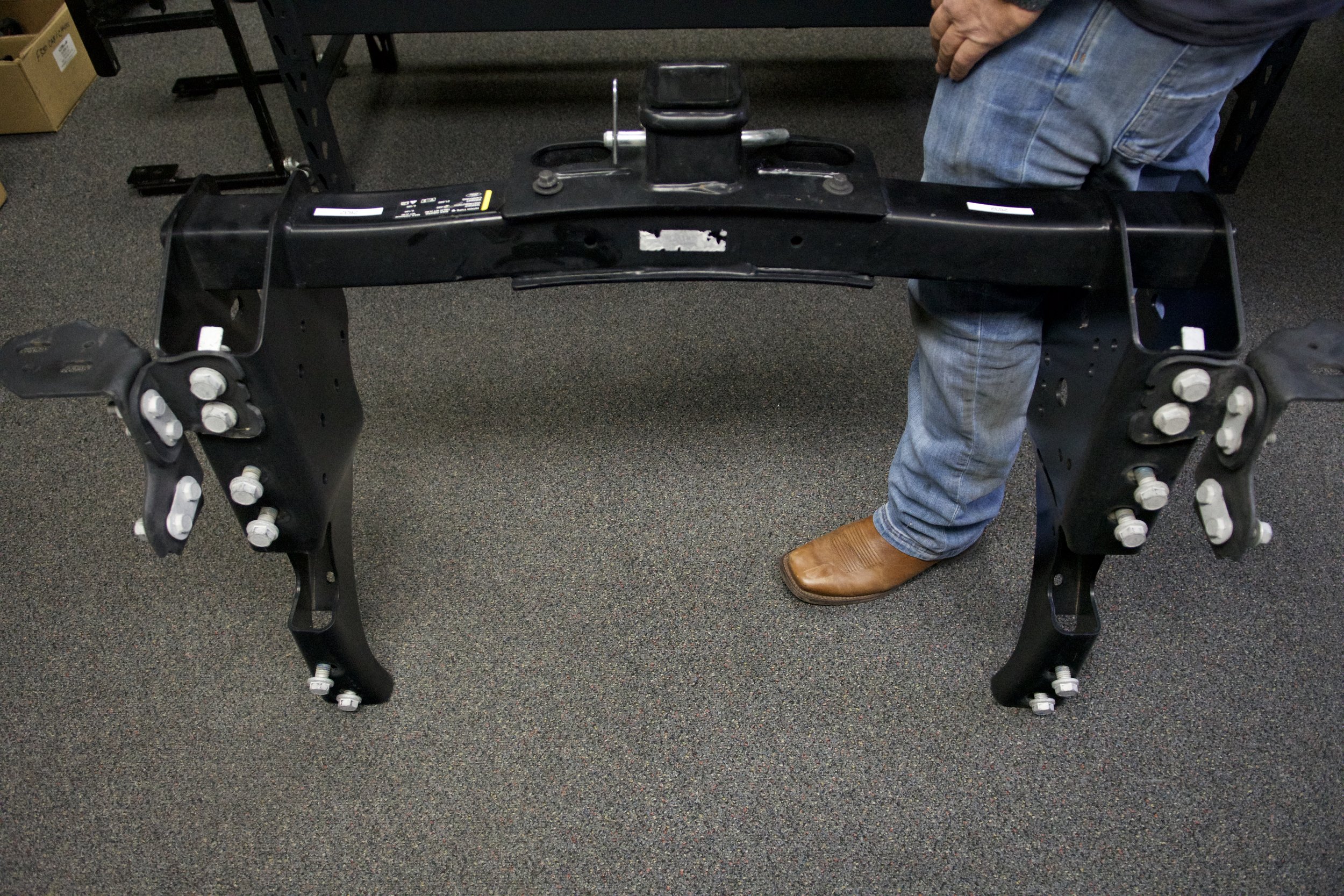 t Ford Class V Trailer Hitch Receiver LC3Z-17D826-D V-5 rating label 21,200 lbs