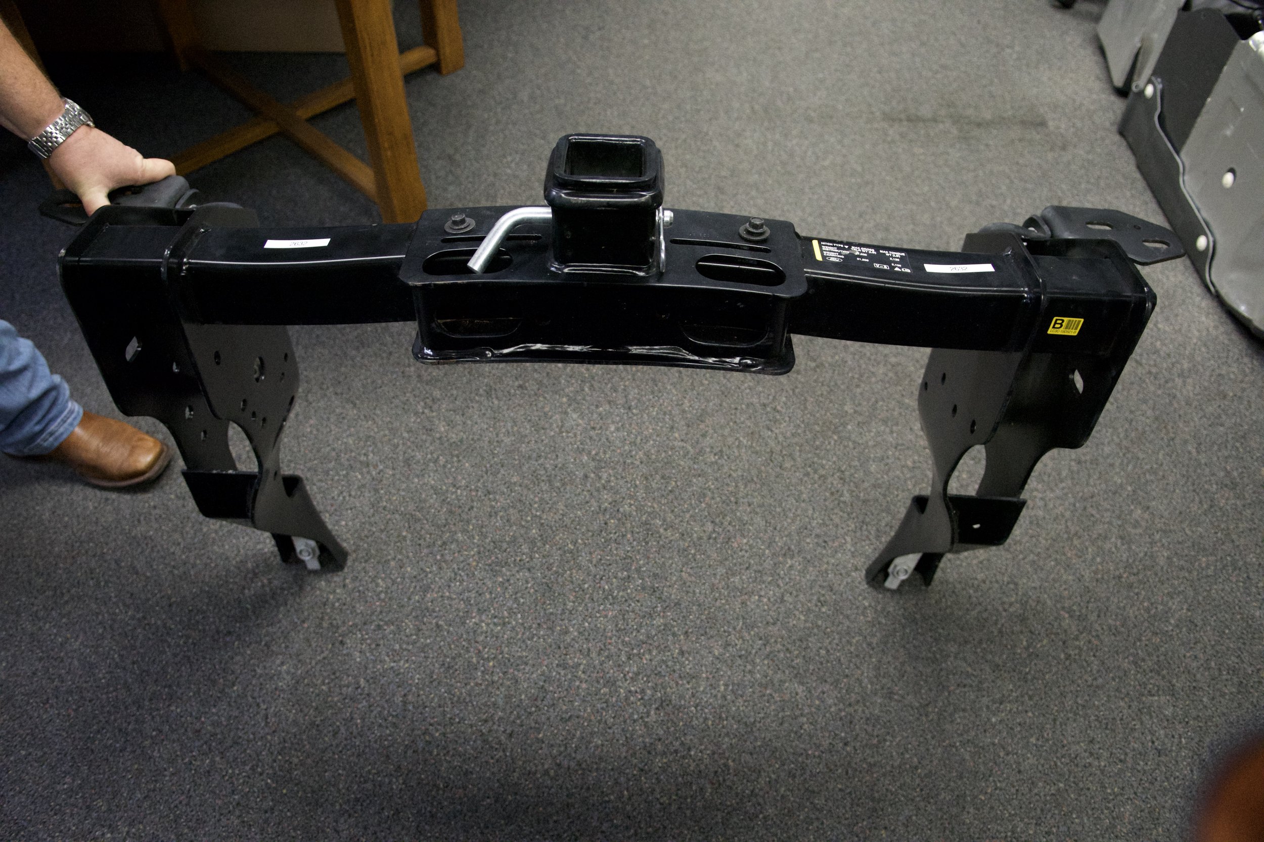 Brand new take-off Ford hitch LC3Z-17D826-D for F-250 and F-350 Super Duty