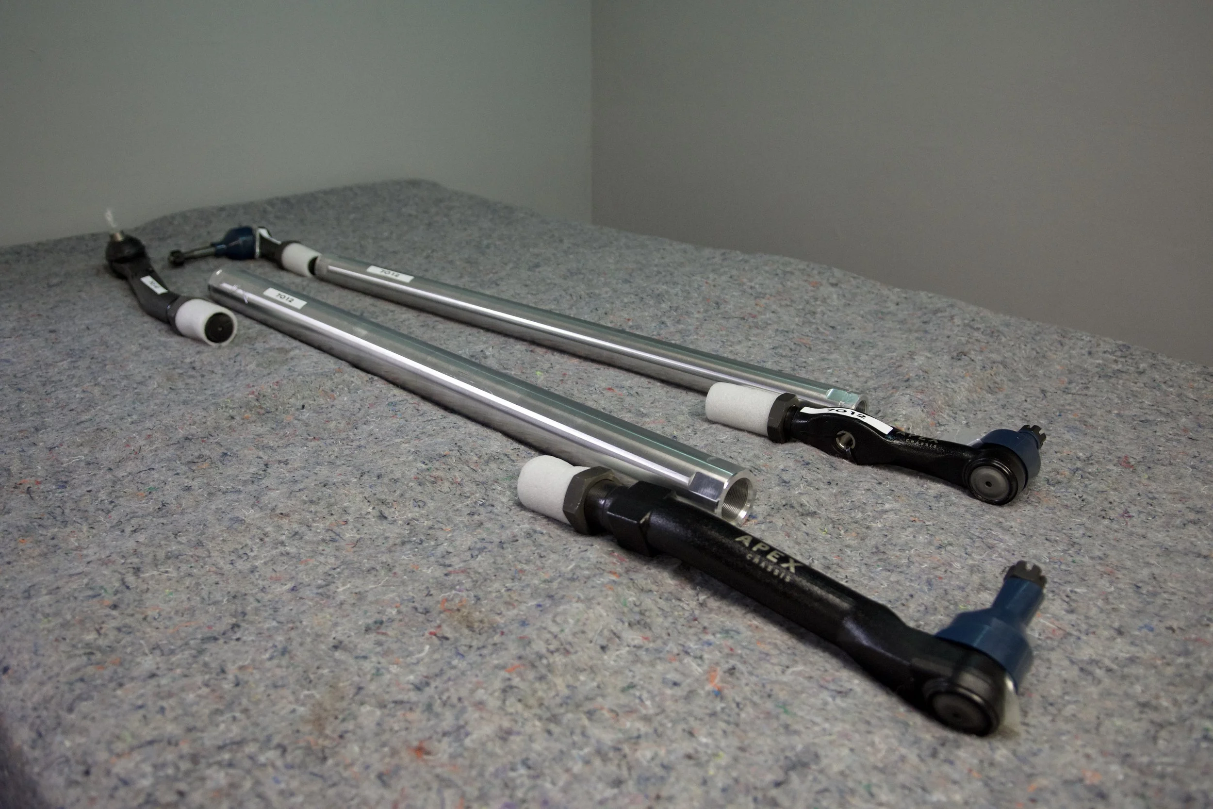 SuperBronco Custom Steering Kit (SB#70012). Heavy-duty drag link, center link & tie rod ends. Built for precision handling & off-road durability.
