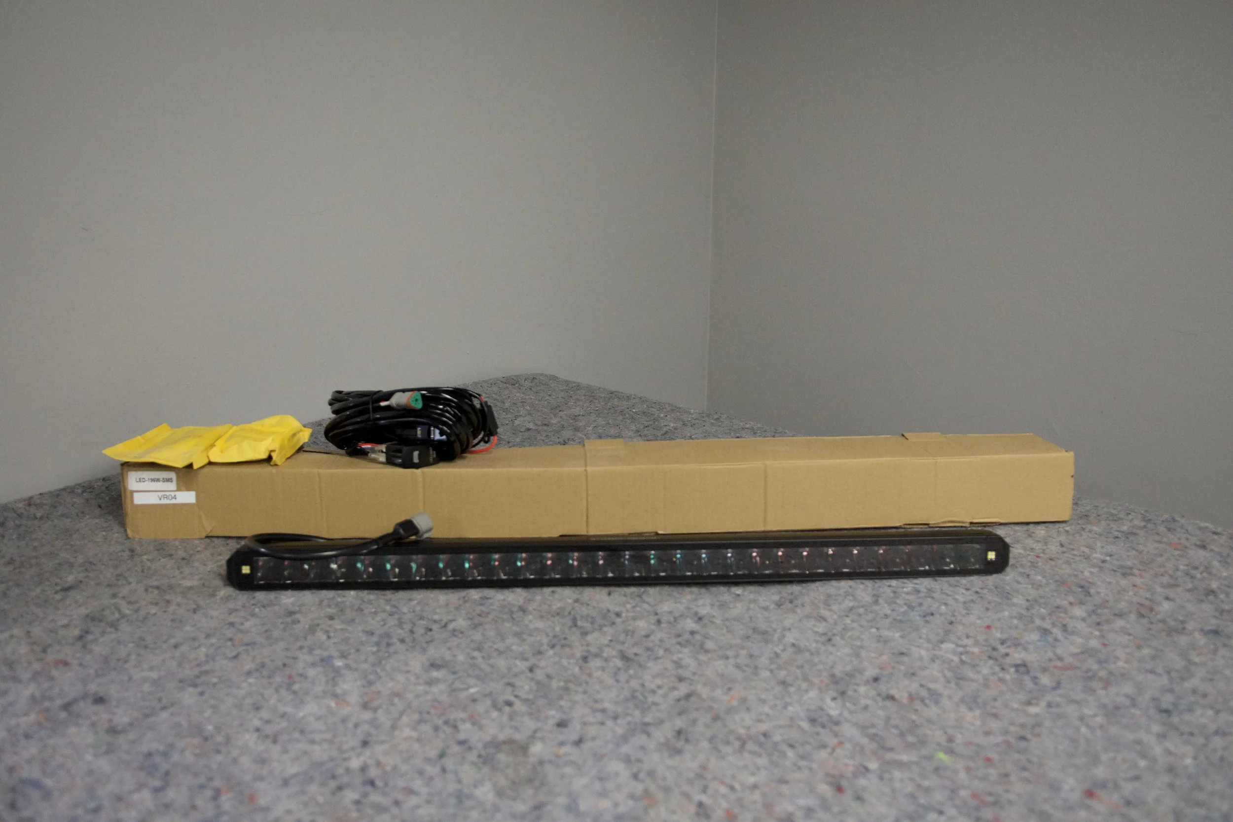 32 inch LED light bar with mounting brackets