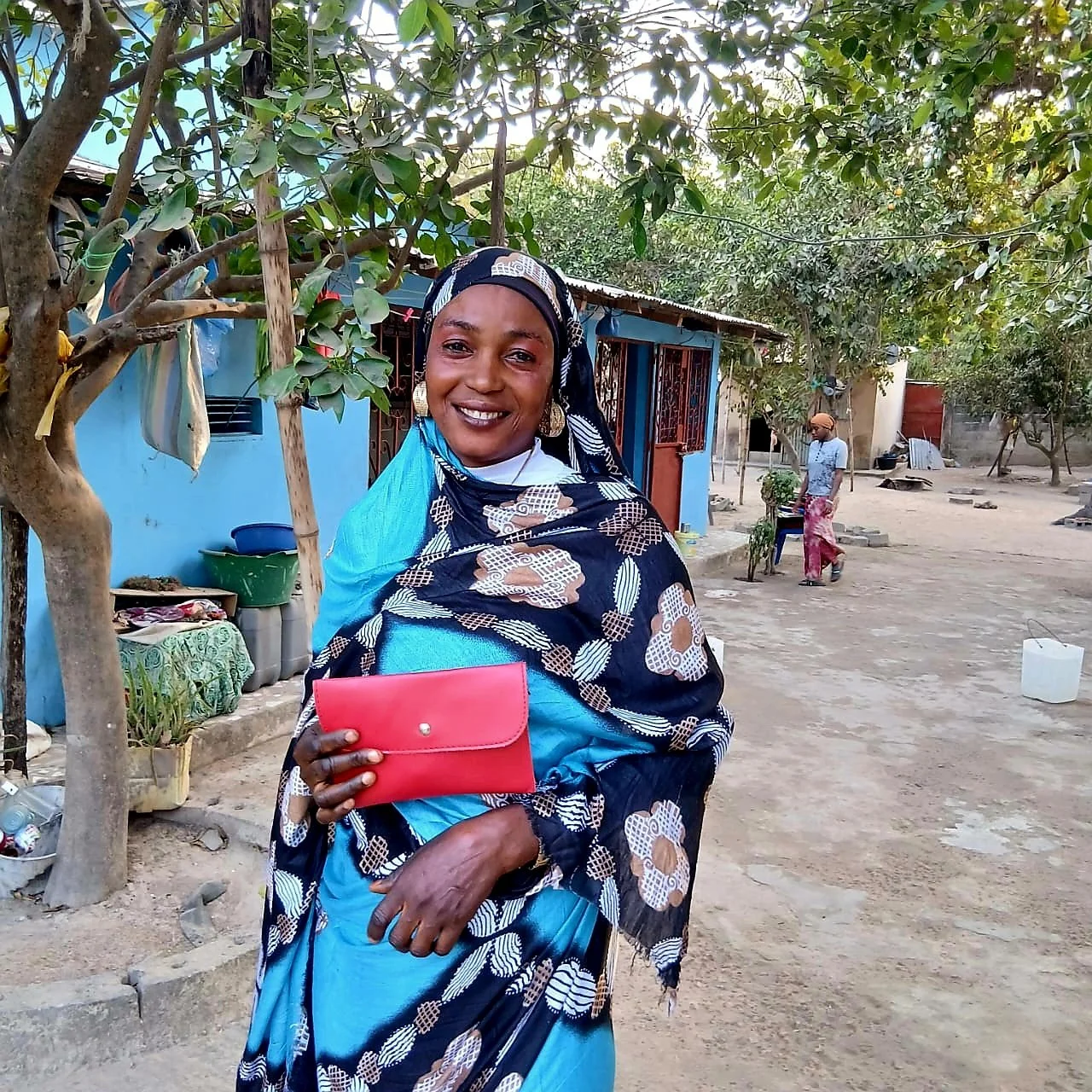 Isatou uit Abene, Senegal wordt opgeleid tot lerares haken voor de Bagolu haakmissie.