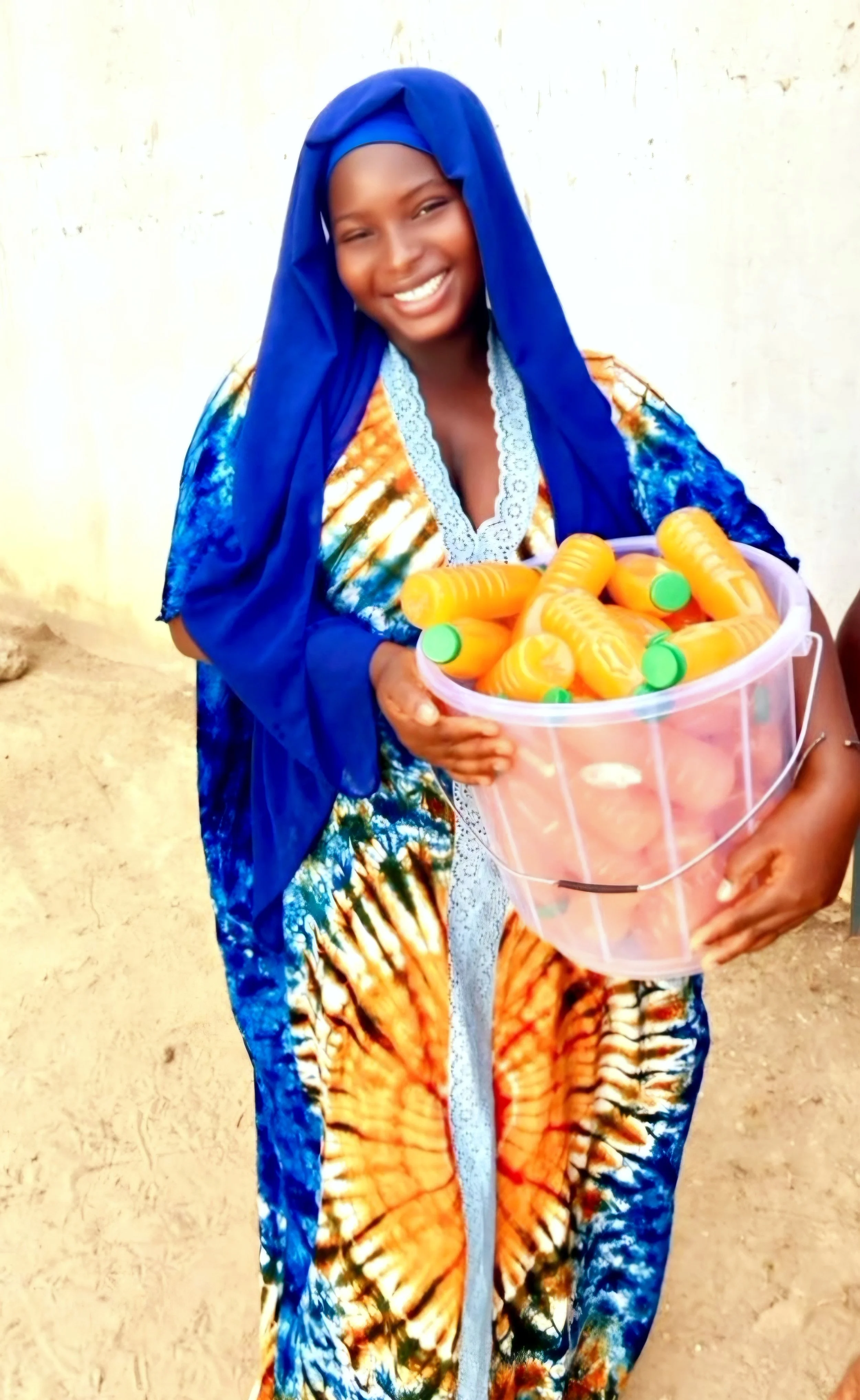 Adama uit Abene, Senegal wordt opgeleid tot lerares haken voor de Bagolu haakmissie.