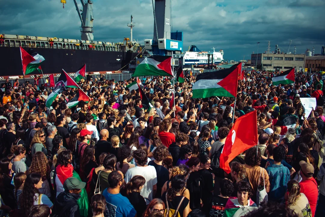 From the docks of Genoa to Palestine