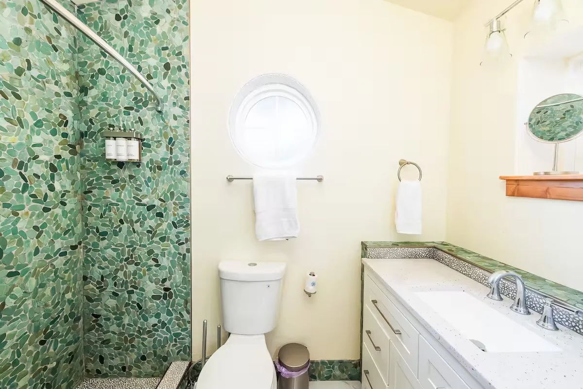 Orchard-House-Bathroom-1-En-suite.jpg