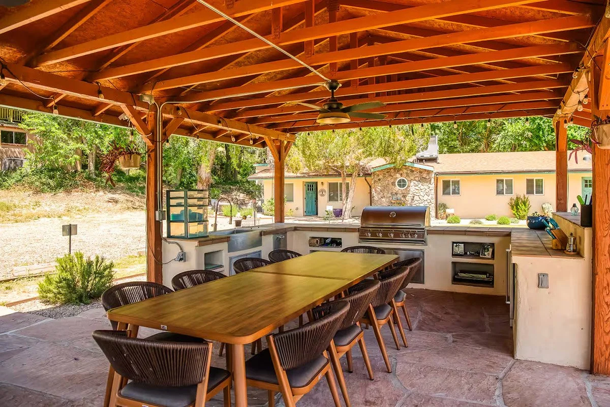 Outdoor-Kitchen-and-Dining.jpg