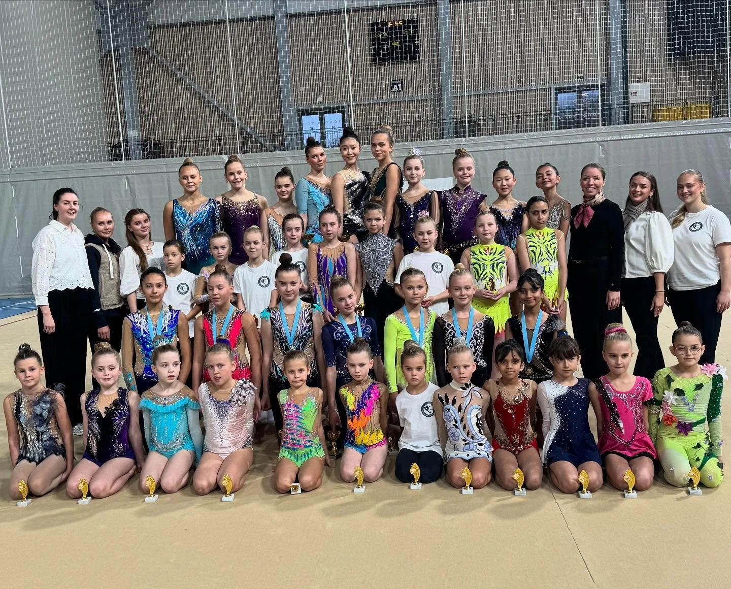 🎃 Halloween Cup 2025 i Spjelkavik Arena 👻

Hele 54 av v&aring;re egne gymnaster deltok &ndash; mange med helt nye programmer &ndash; og vi fikk i tillegg bes&oslash;k fra b&aring;de H&oslash;dd og Sykkylven. 🤸&zwj;♀️✨

Vi deler her et glimt fra da