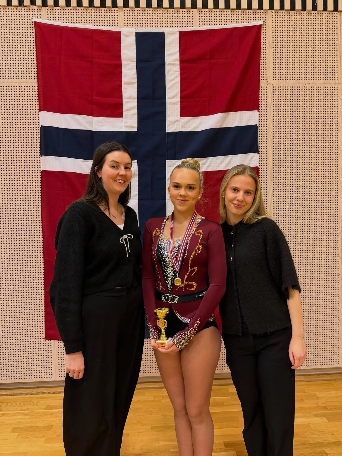 BOD&Oslash; - NC1 nasjonal klasse ☃️

I helge deltok &Aring;lesund med to gymnaster i den f&oslash;rste nasjonale RG konkurransen som er arrangert i Bod&oslash;. Det var kjekt &aring; kunne utforske en ny by og bes&oslash;ke en ny klubb i Norge. Grat