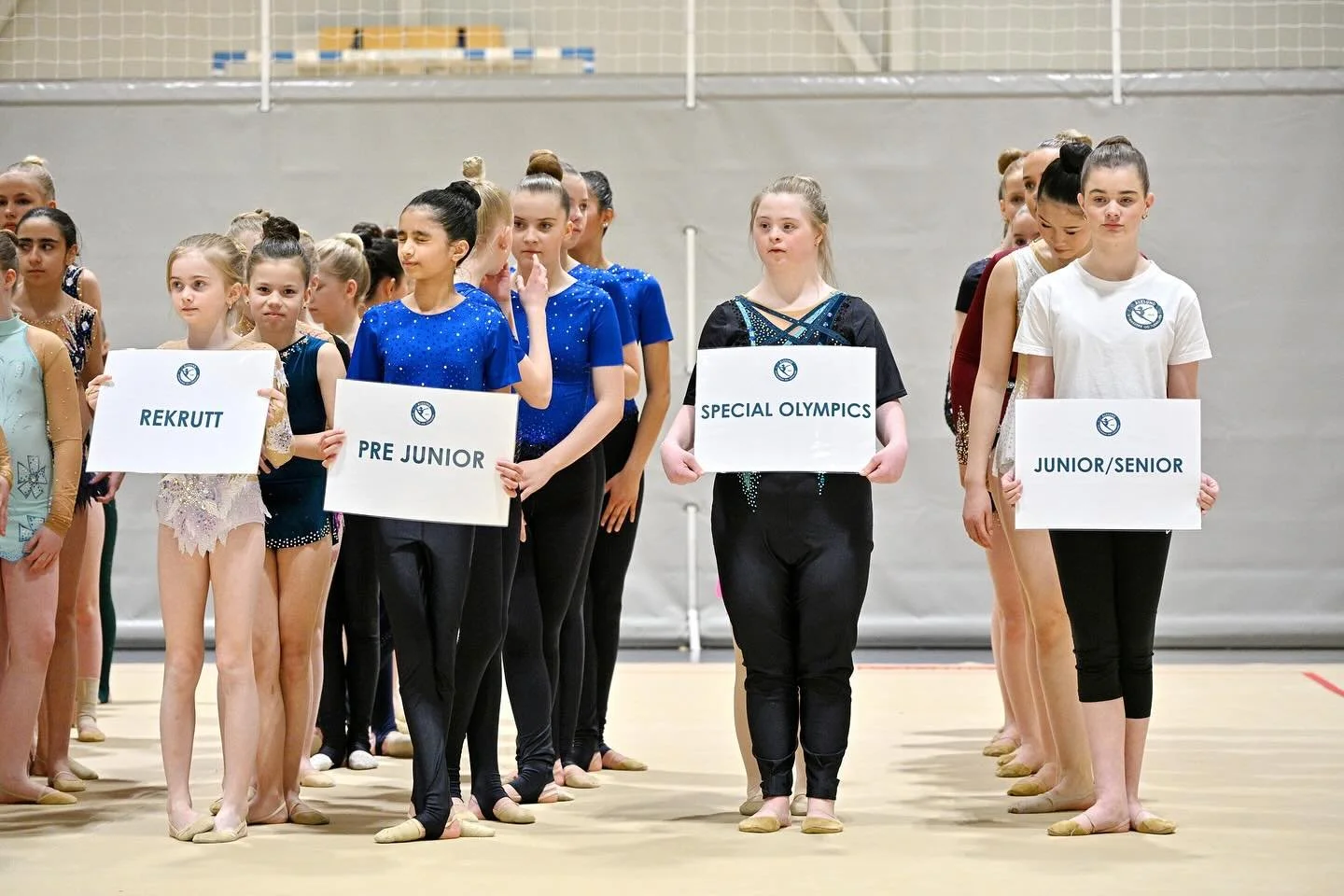 Klubboppvisning del 2 🤍 

S&aring; mange fine &oslash;yeblikker &aring; dele. Tusen takk til alle gymnaster, trenere, foresatte og publikum &ndash; dere gj&oslash;r klubben v&aring;r helt unik!

📸 @minnevik @minnevik_family