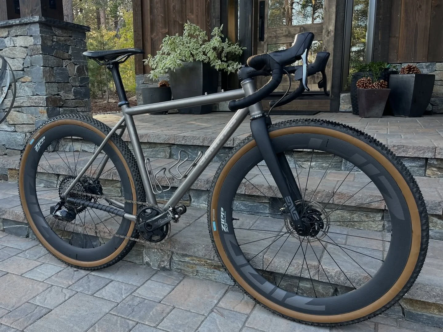 Before &amp; After! 

Nick shared his new Node Gravel freshly assembled &amp; then after his 1st couple of rides. 

Bike came together nicely! 
We hope you&rsquo;re enjoying the new ride! 

#ridesanitas #sanitascycles #newbike #newbikedayisthebestday