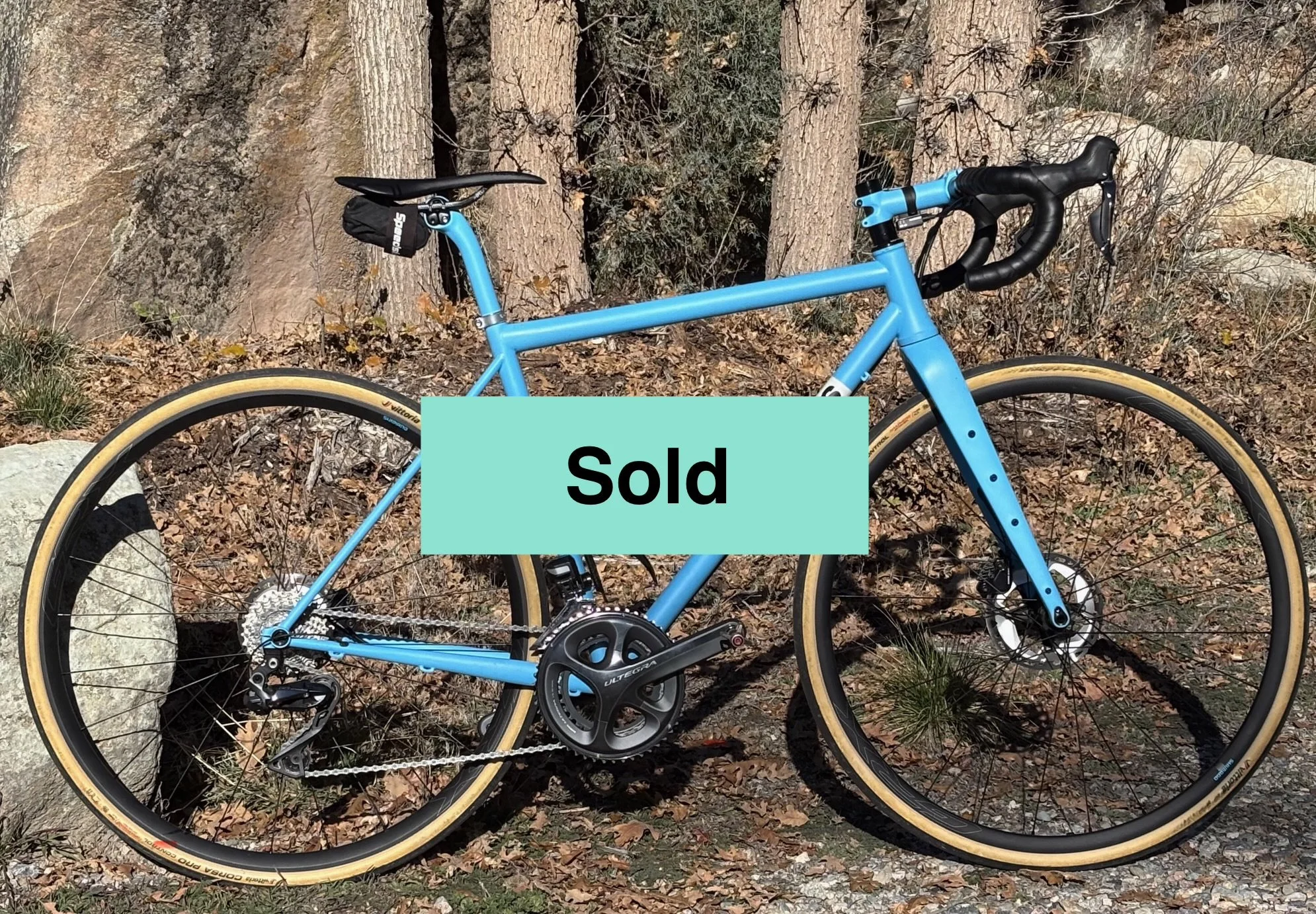 Stylized line graph with peaks and valleys, mirrored vertically.