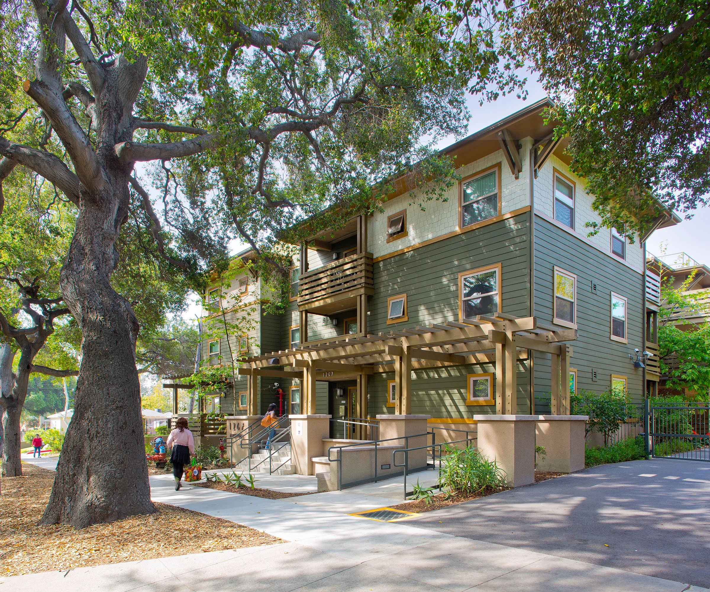 Hudson Oaks (with Abode Communities)