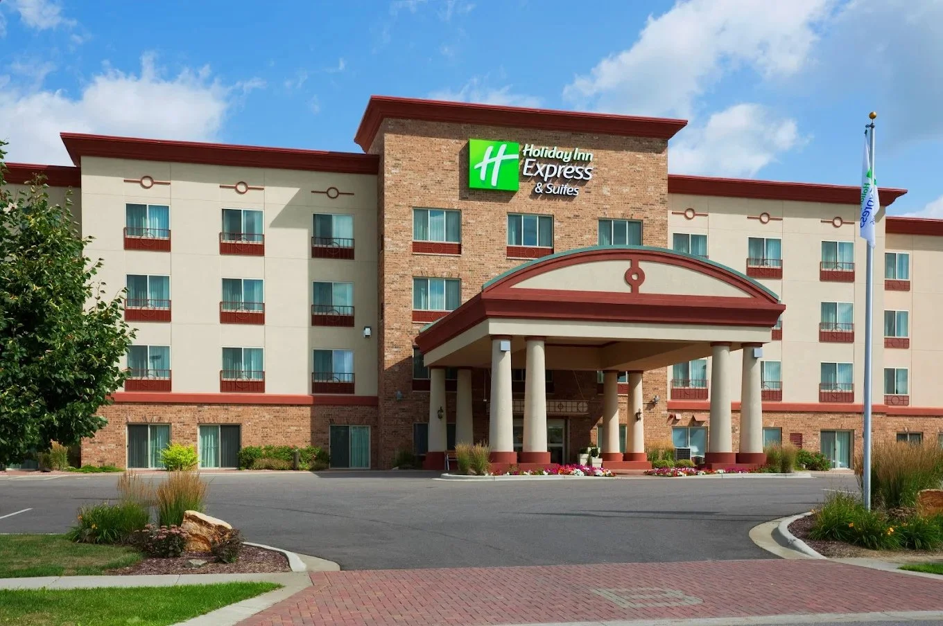 HOLIDAY INN EXPRESS + SUITES (WESTON, WI)
