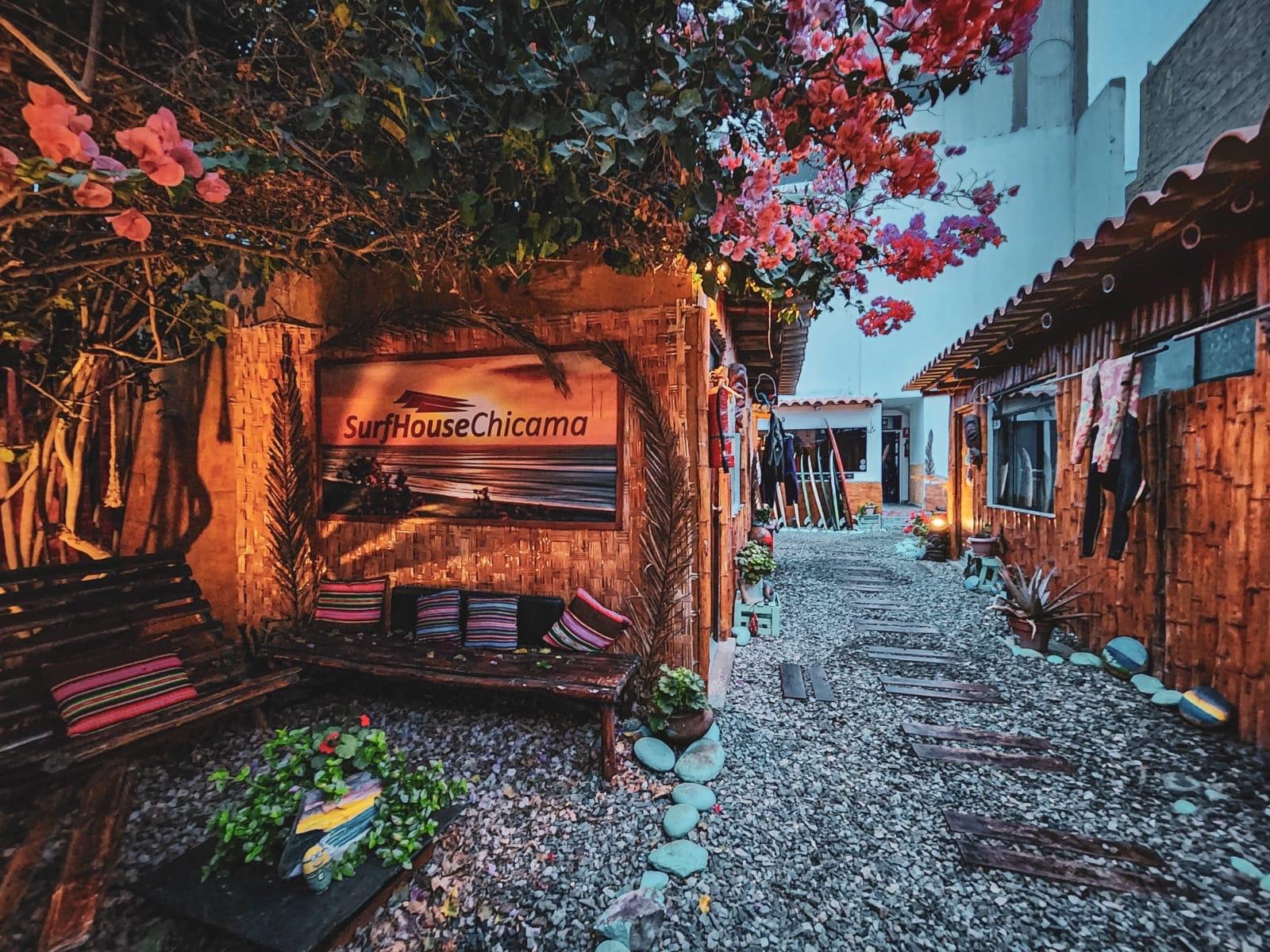 surfhouse chicama alojamiento en perú para surfear