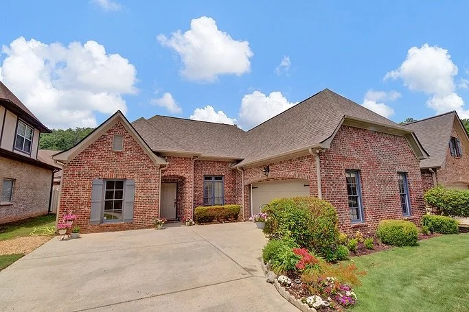 New Listing about to hit the market! 
Beautiful Neighborhood in Eagle Point.
Contact @donbonner_realtor if you have any clients looking in the area!