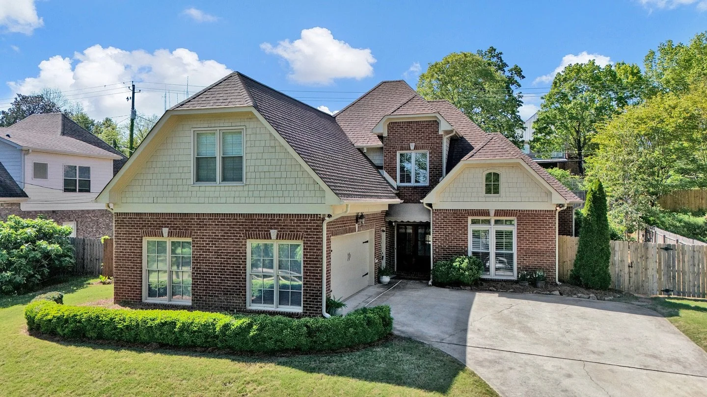 Check out this beautiful 4 bed 3 bath in Bluff Park! Feel free to reach out to @blakeshultz for more information on this house!