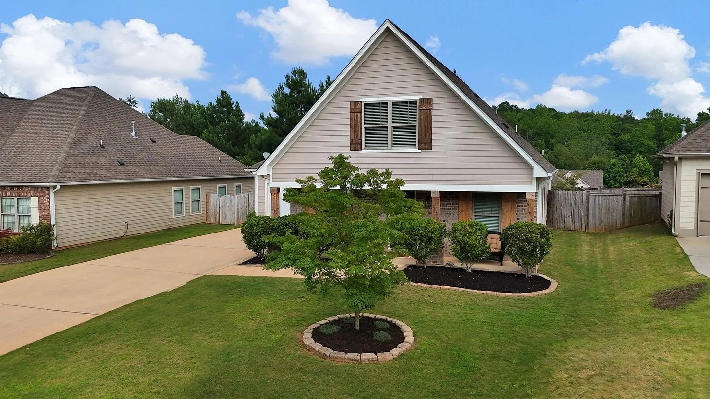 Charming New listing in Chelsea! Make sure to DM @ashtonjoseph01 if you want more details on this property before it&rsquo;s gone!