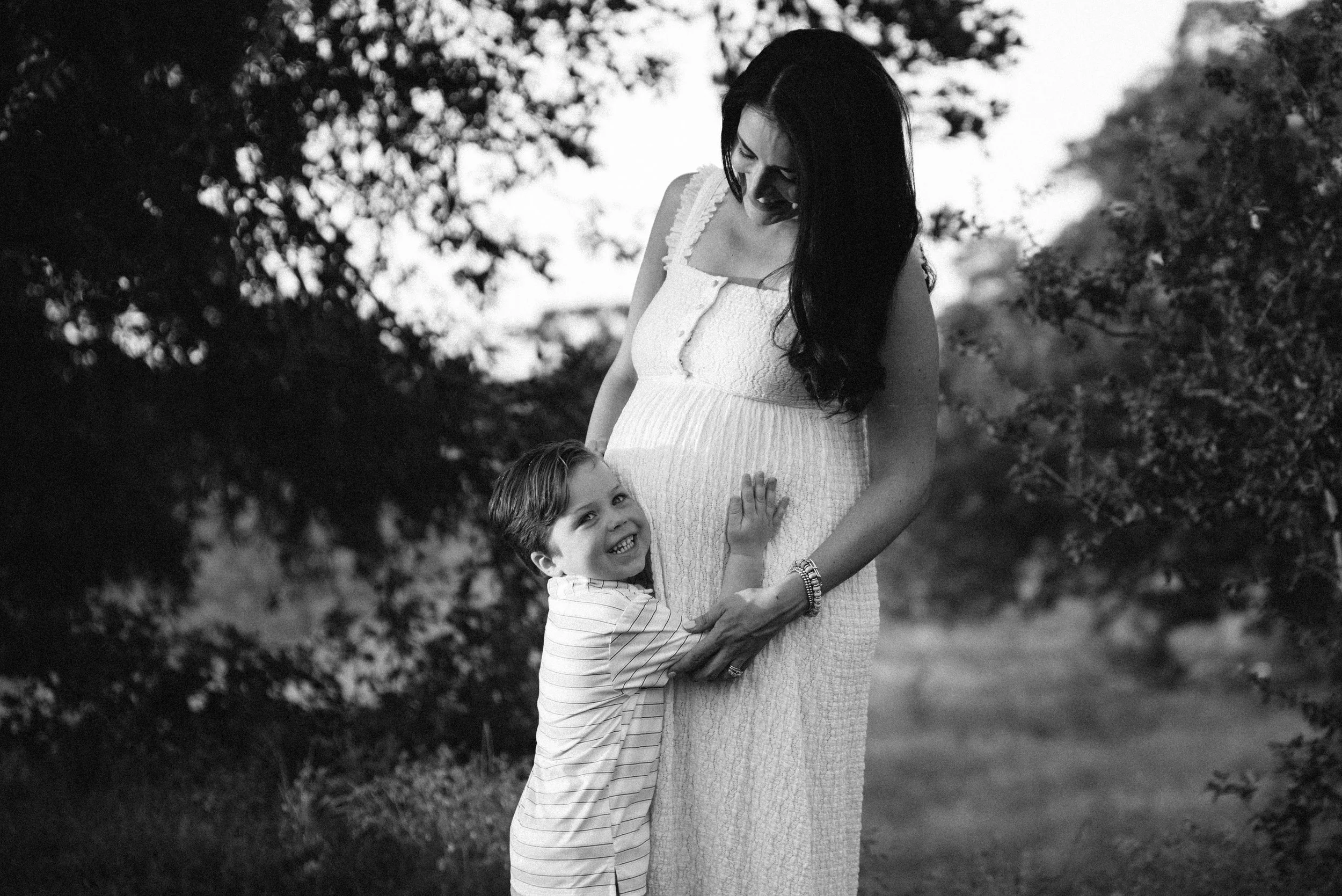 Erin_MaternityFamily-20260807_029_BW.jpg