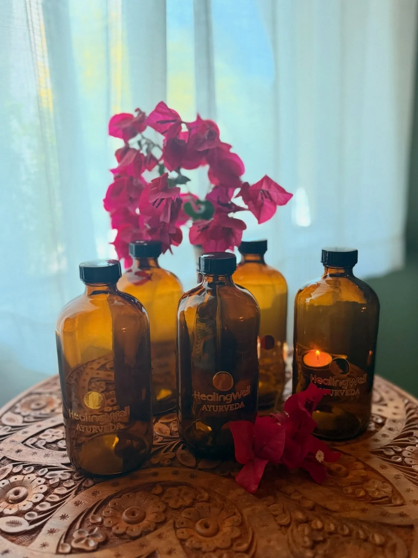 A bottle of oil to take the ritual home.

After your Shirodhara, you&rsquo;re sent home with your own herbal oil&mdash;
chosen for you, your body, your current state.

And shown how to use it in a simple, daily self-Abhyanga practice.

A way to stay 