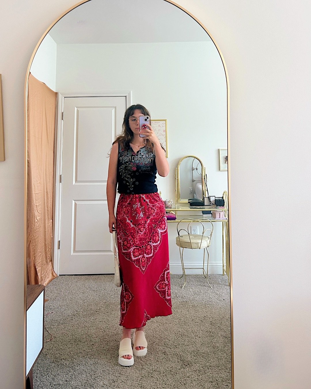 STYLING THE NEXT SHOP DROP!!

These pieces and more dropping on @etsy + @depop tomorrow, but I&rsquo;m giving you a chance to shop rn if you want tee hee ⬇️

🪩 FIT 1 🪩
Y2k Graphic TOP, size S, $28
90s SKIRT, size M, $35
Steve Madden SHOES, best for
