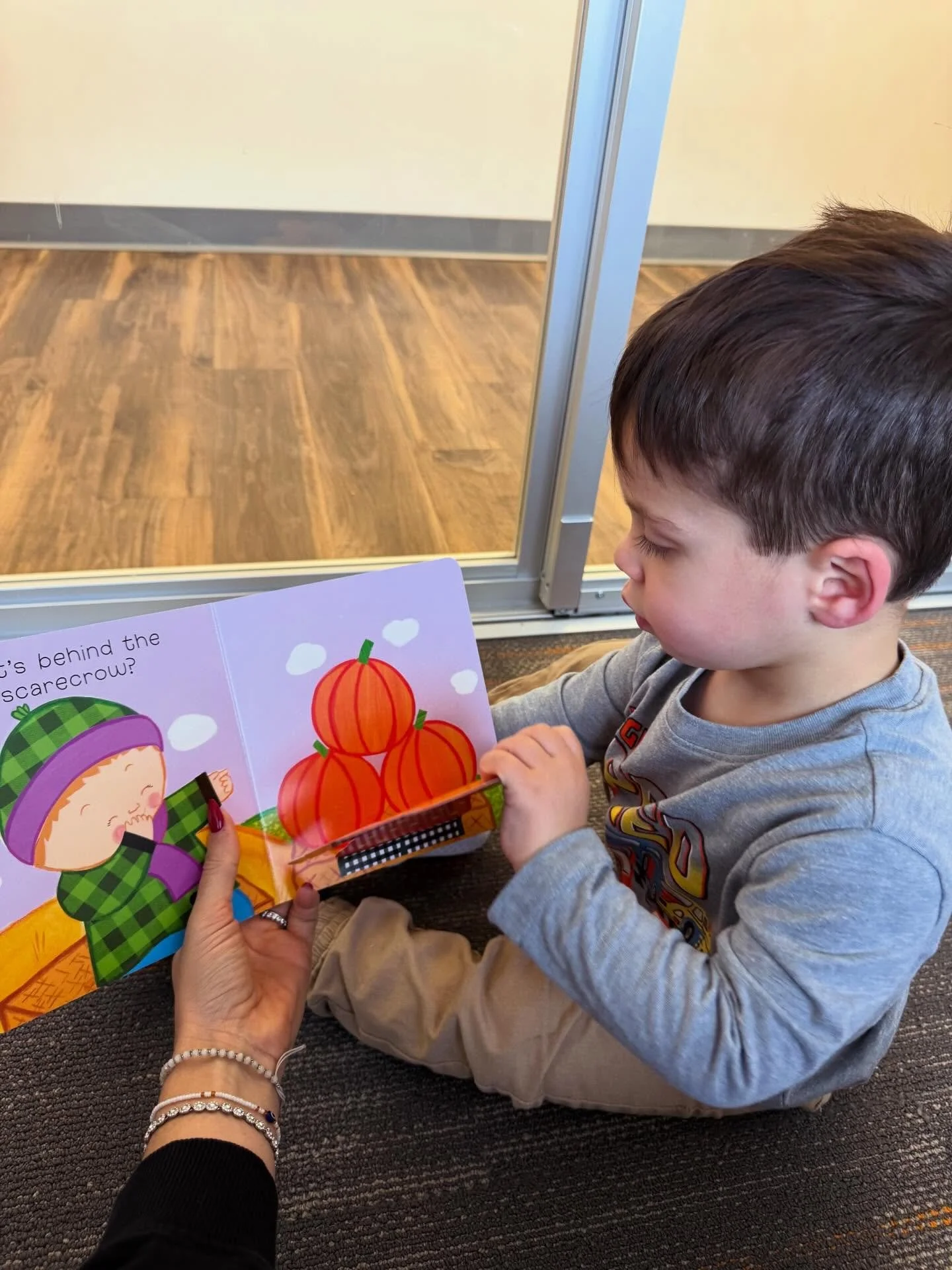 Fall time fun with these cute interactive books to encourage early language and speech development! 🍂

We hit so many different goals:
🌼 Following directions: &ldquo;put the purple flowers on!&rdquo;
🦊 Wh-questions: &ldquo;where&rsquo;s the fox?&r