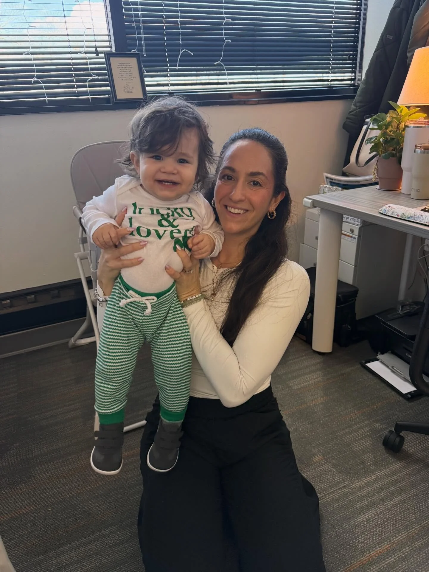 Our little shamrocks were working hard today 🍀✨ We read St. Patrick&rsquo;s Day stories, explored language through play, and used fun, themed activities to target articulation goals 💬🌈 From labeling and expanding phrases to practicing speech sound