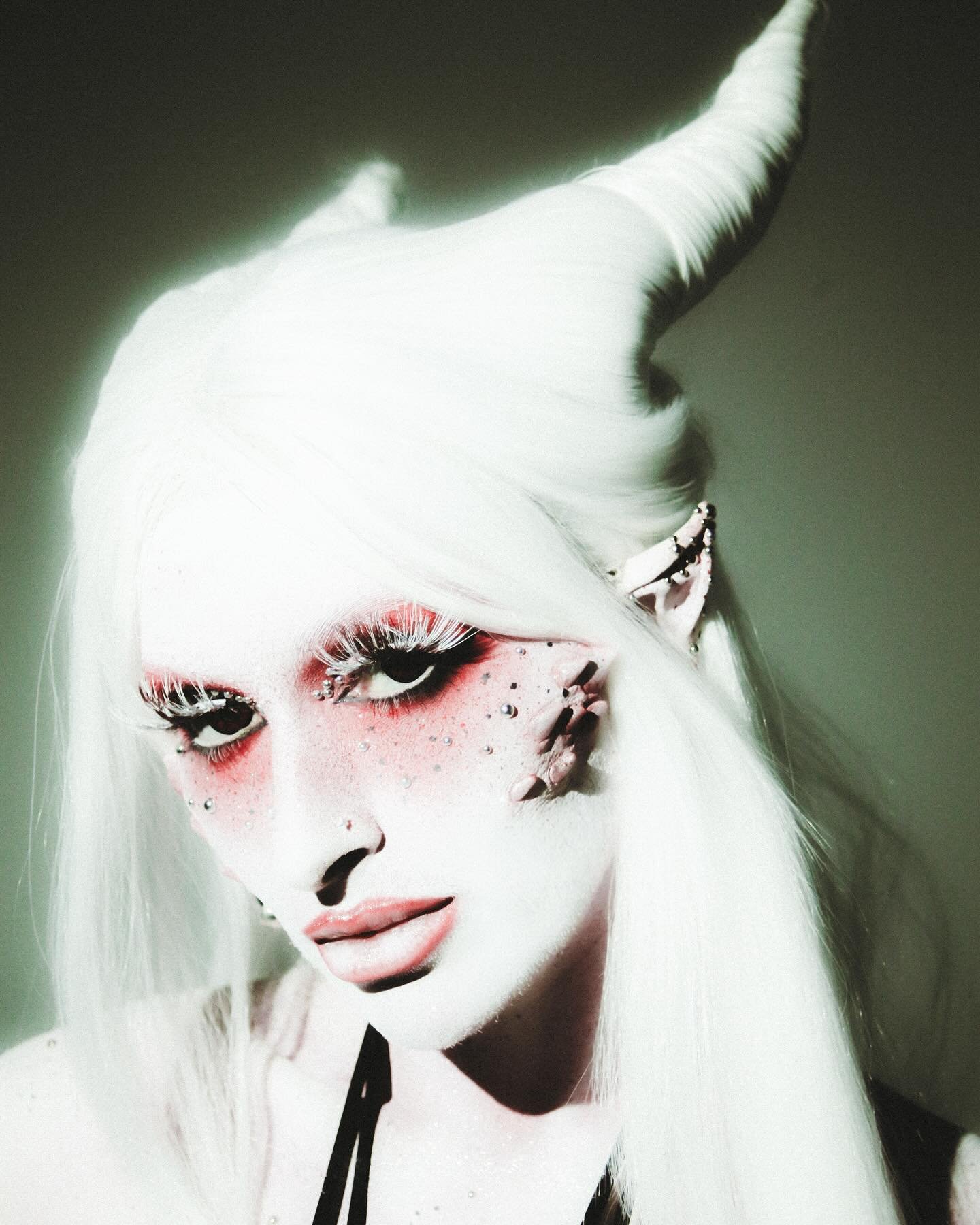 Face Card Fantasy!

Unleashing the beast within. 

Creative Direction/Styling/Costume Design @gabriella.lovazzano 
Photography @natashaaustrich 
MUA/SFX @alondraexcene @zoieroman 
Hair @zoieroman @gabriella.lovazzano 
Costuming/Wings construction @ga