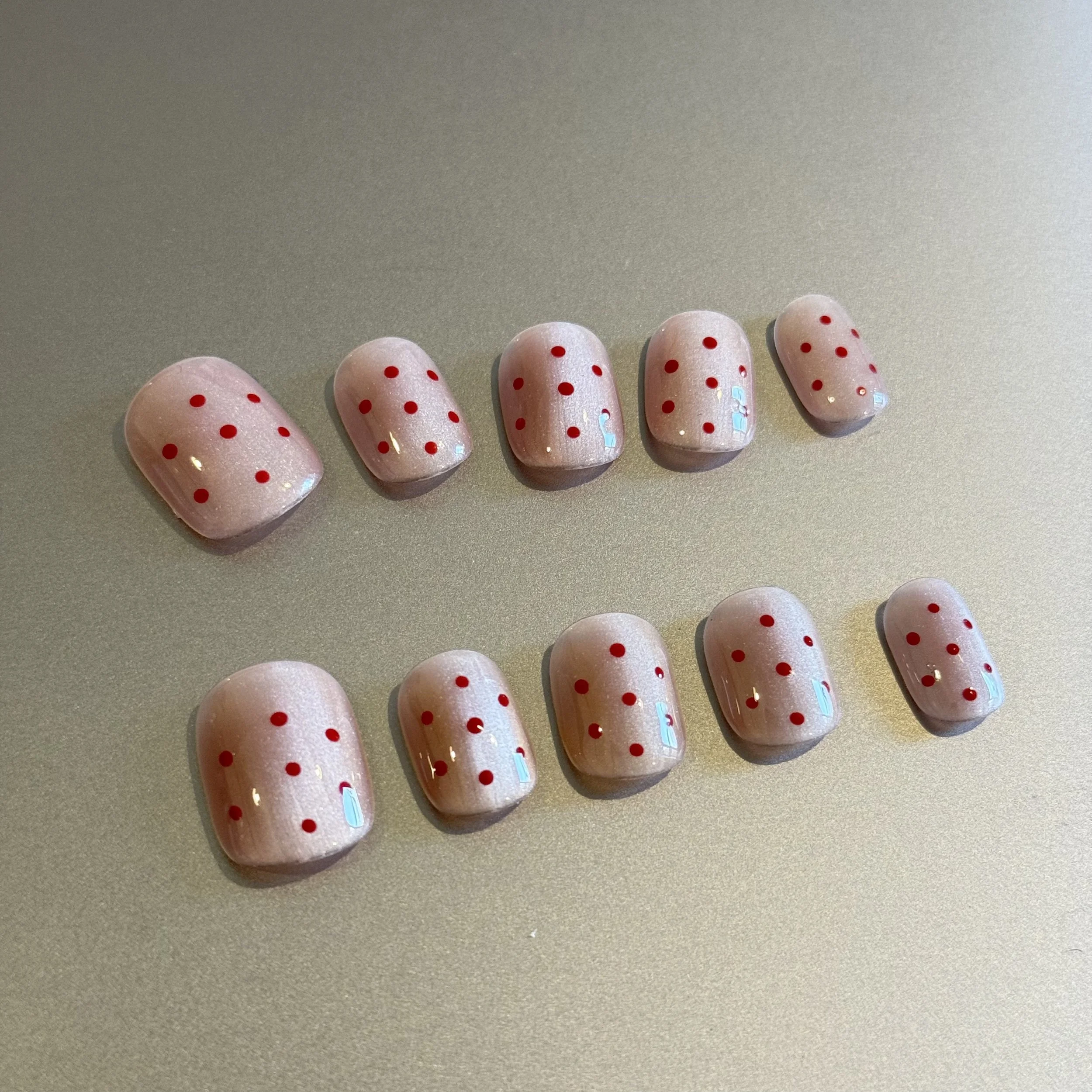 Chic Polka Dot Press-On Nails