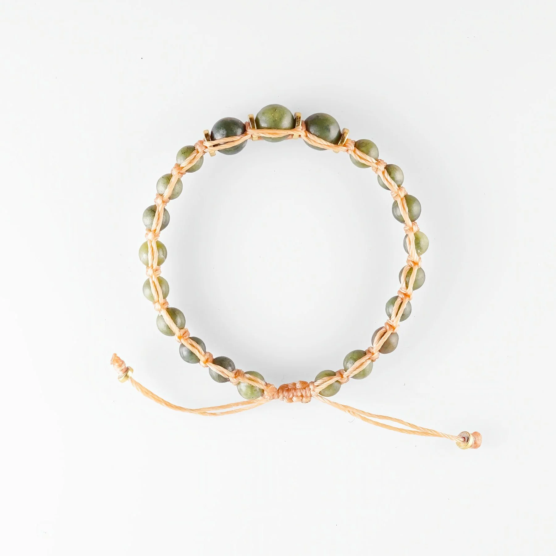 Brazalete Tejido a Mano en Hilo Encerado con Jade Natural