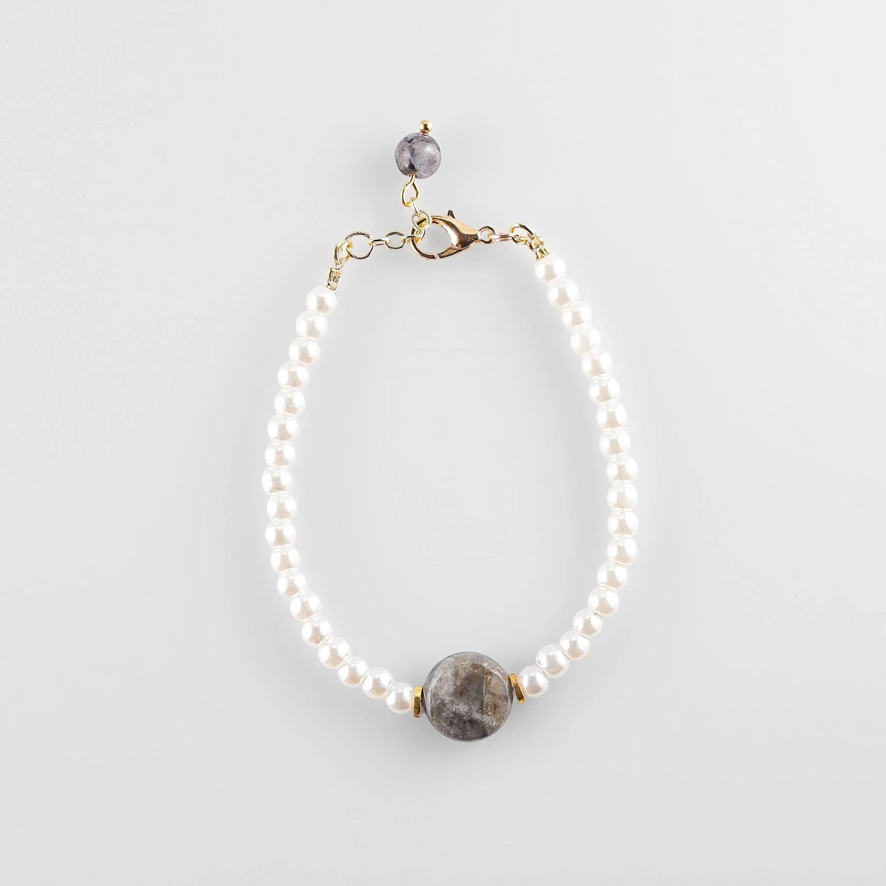 Pulsera de Perlas de Cristal y Labradorita Natural en Baño de Oro 24k