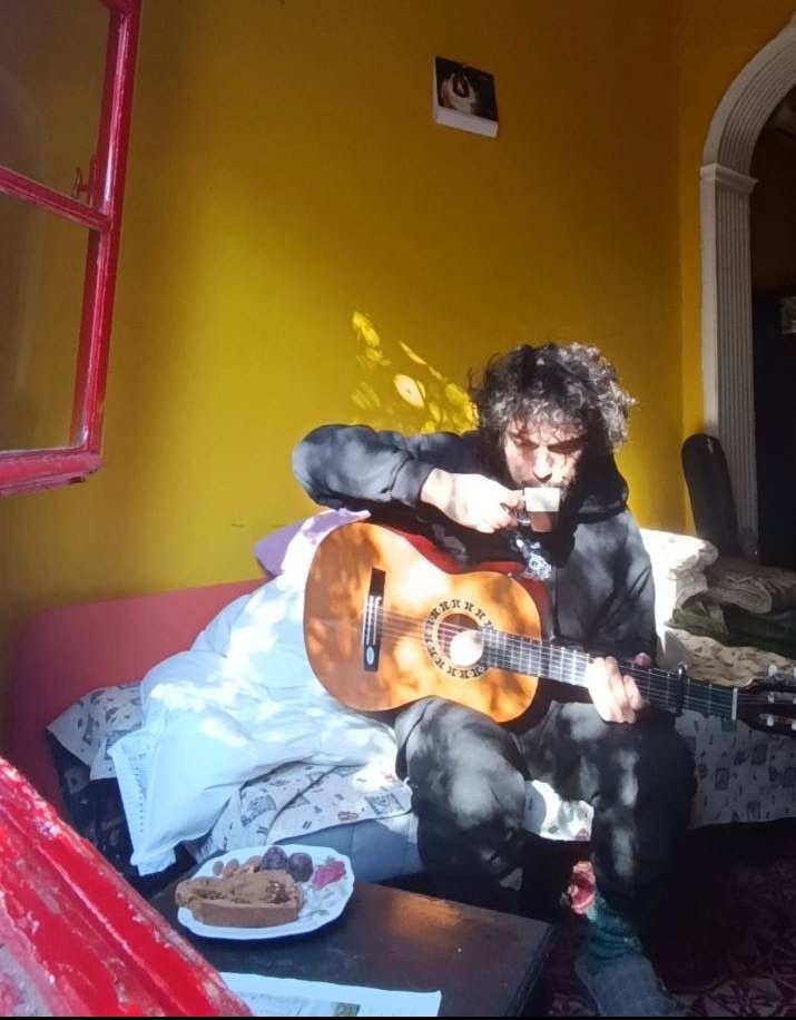 NIKOS TSOP LIVE, Folk music from Planet Hearth