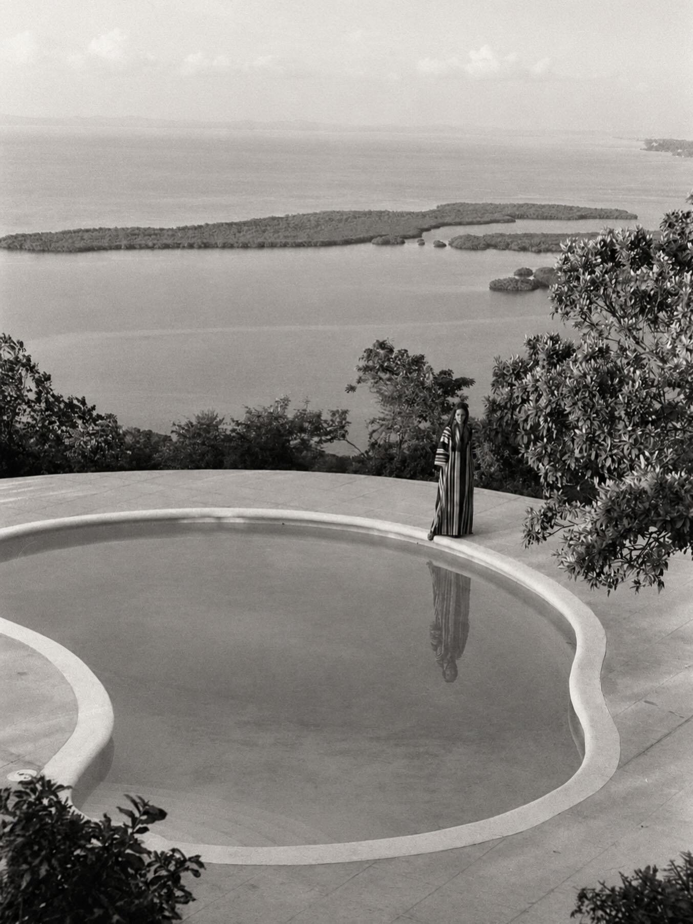 Jamaica, 1967 🇯🇲 

My dad spent a lot of time in Jamaica during the 60s. He did photo shoots there with Marisa Berenson, Candice Bergen, and Alberta Tiburzi all for New York Magazine where he was working with Clay Felker. More to come ➡️
